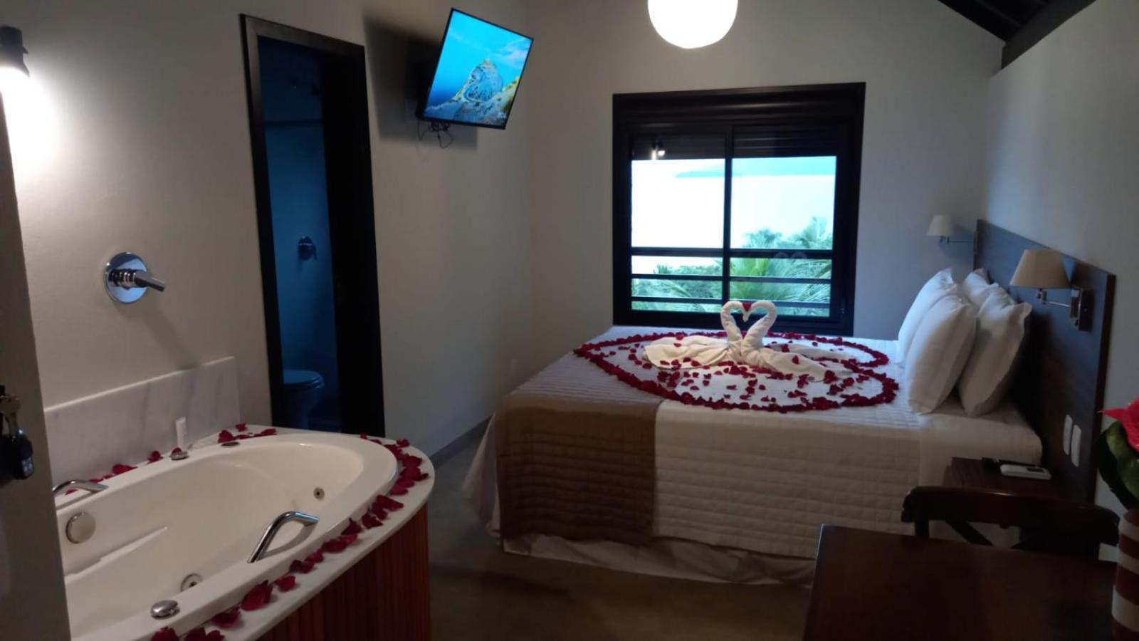 Suite with Hot Tub - Photo 7