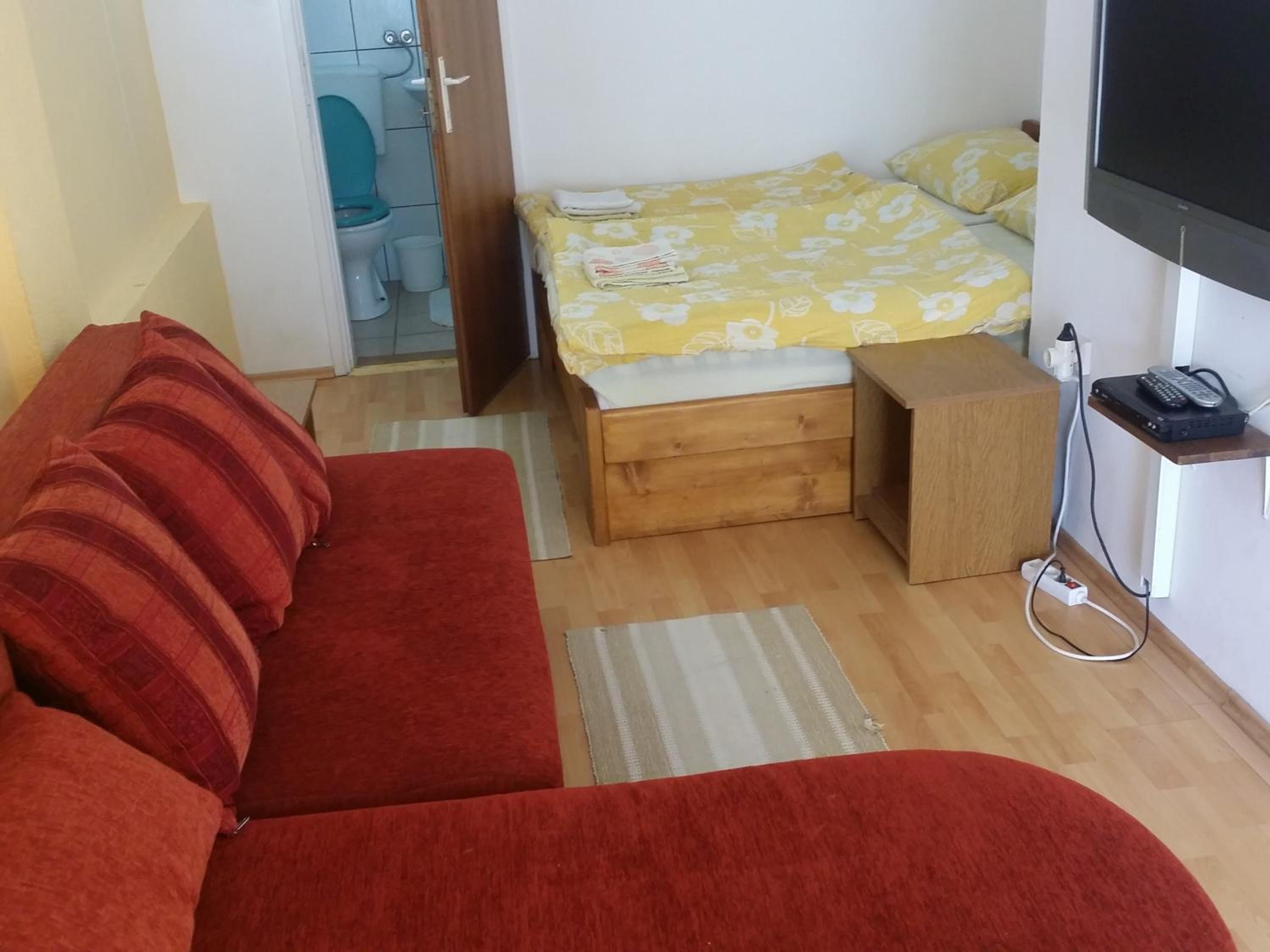 Deluxe Queen Room with Two Queen Beds - Photo 7