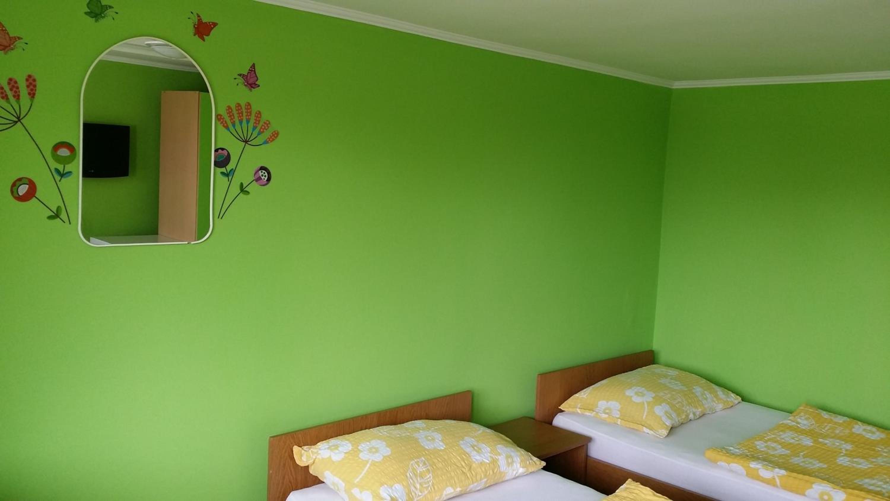 Comfort Triple Room with Shower - Photo 2