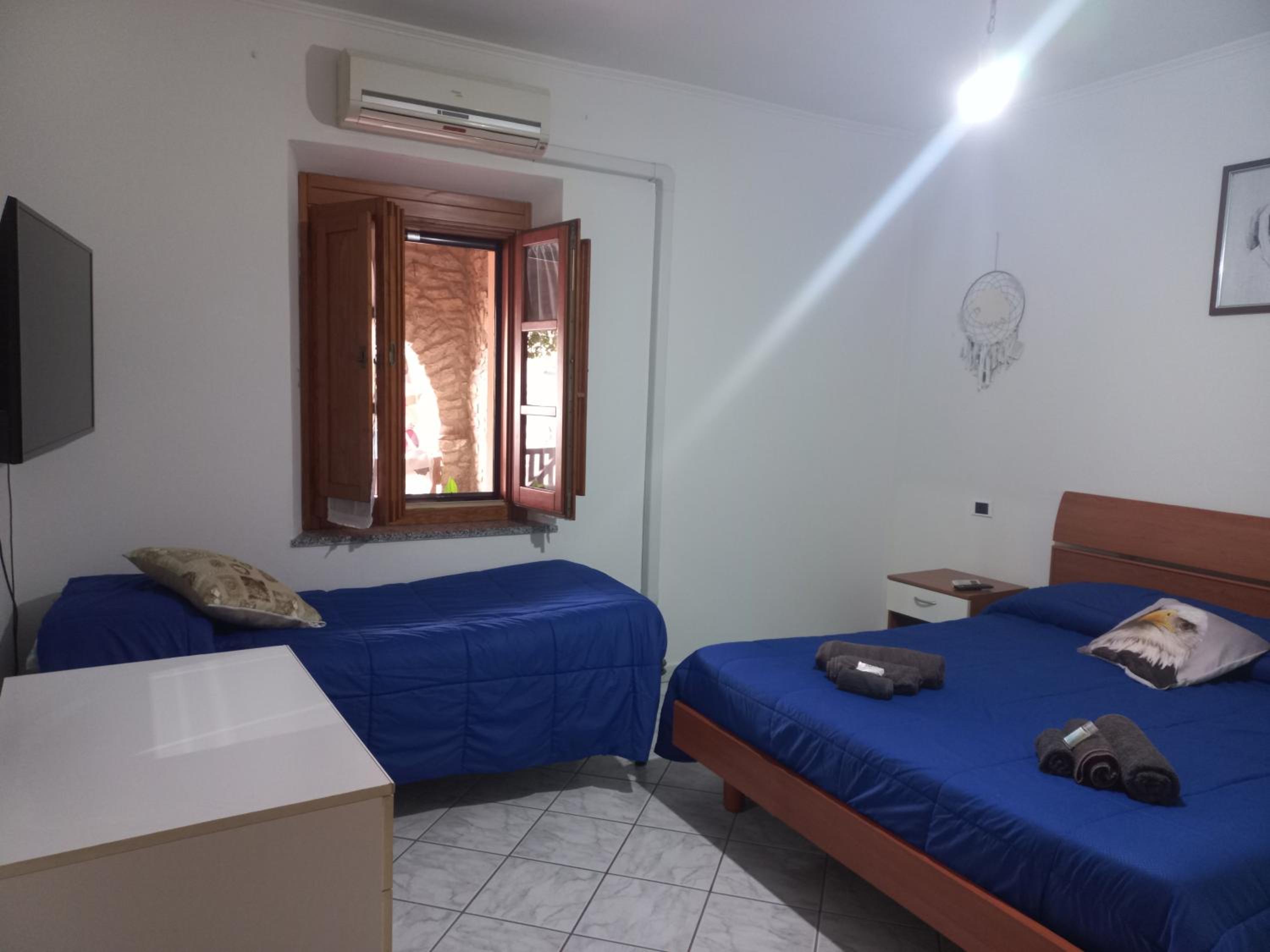 Double Room with Private External Bathroom - Photo 6