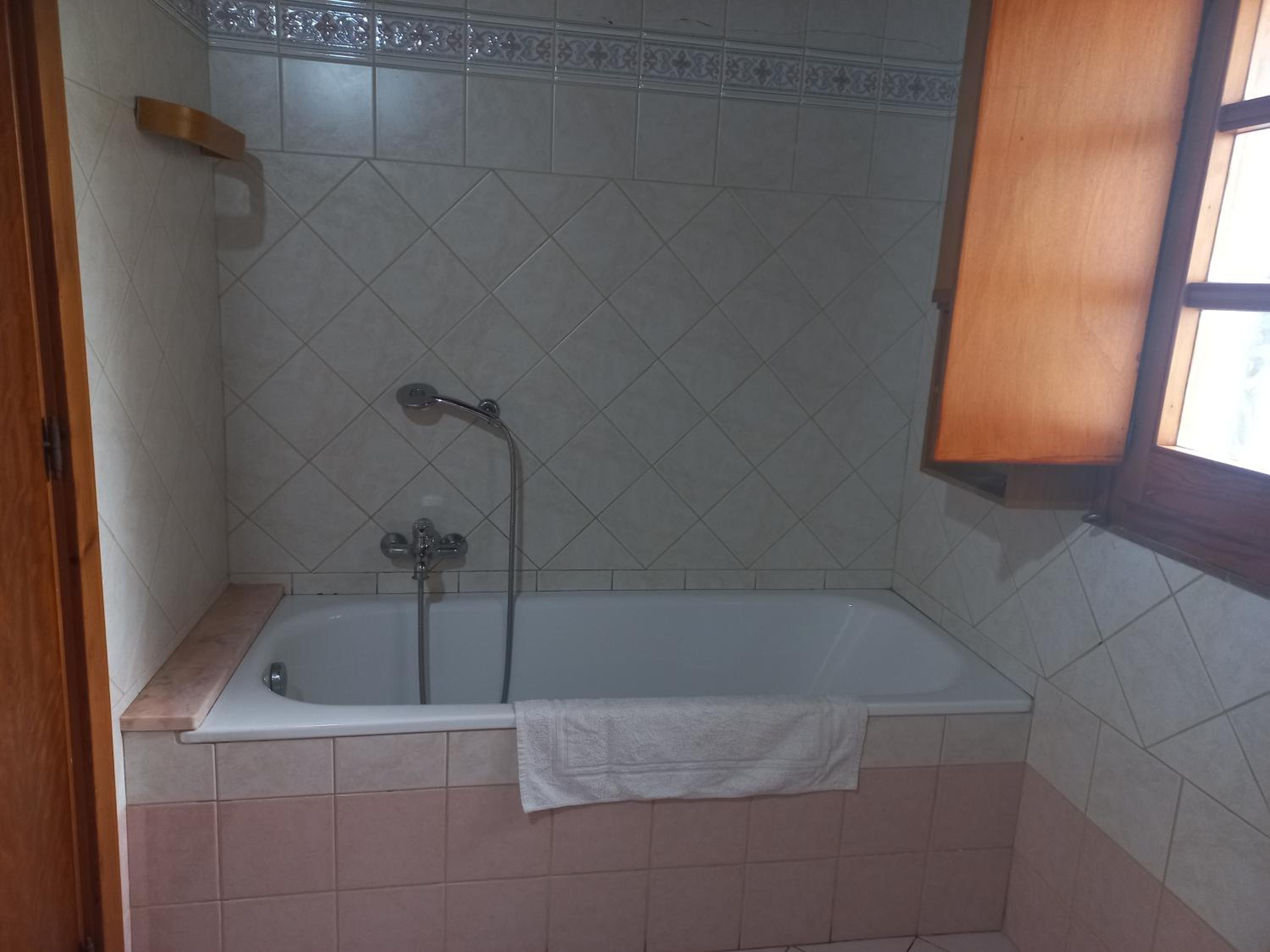 Double Room with Private External Bathroom - Photo 3