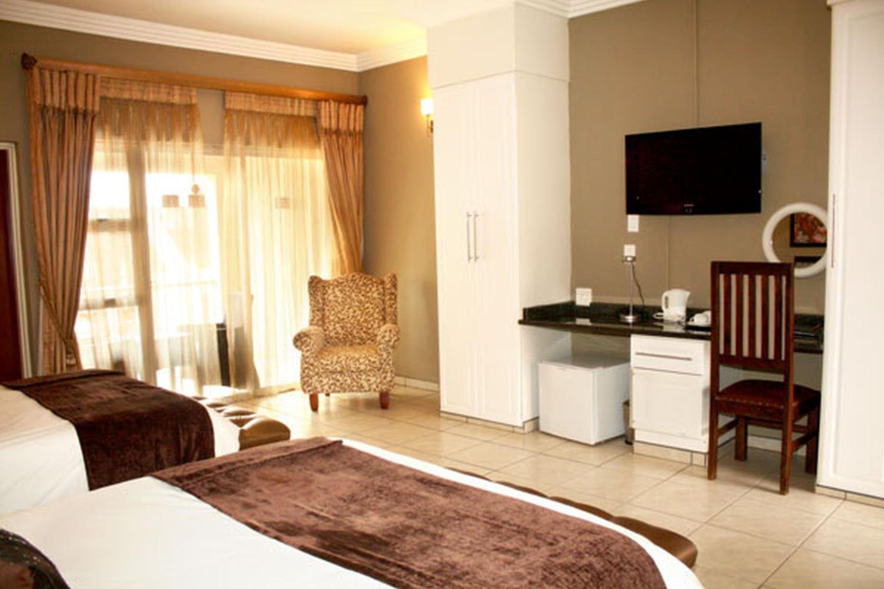 Double Room - Photo 6