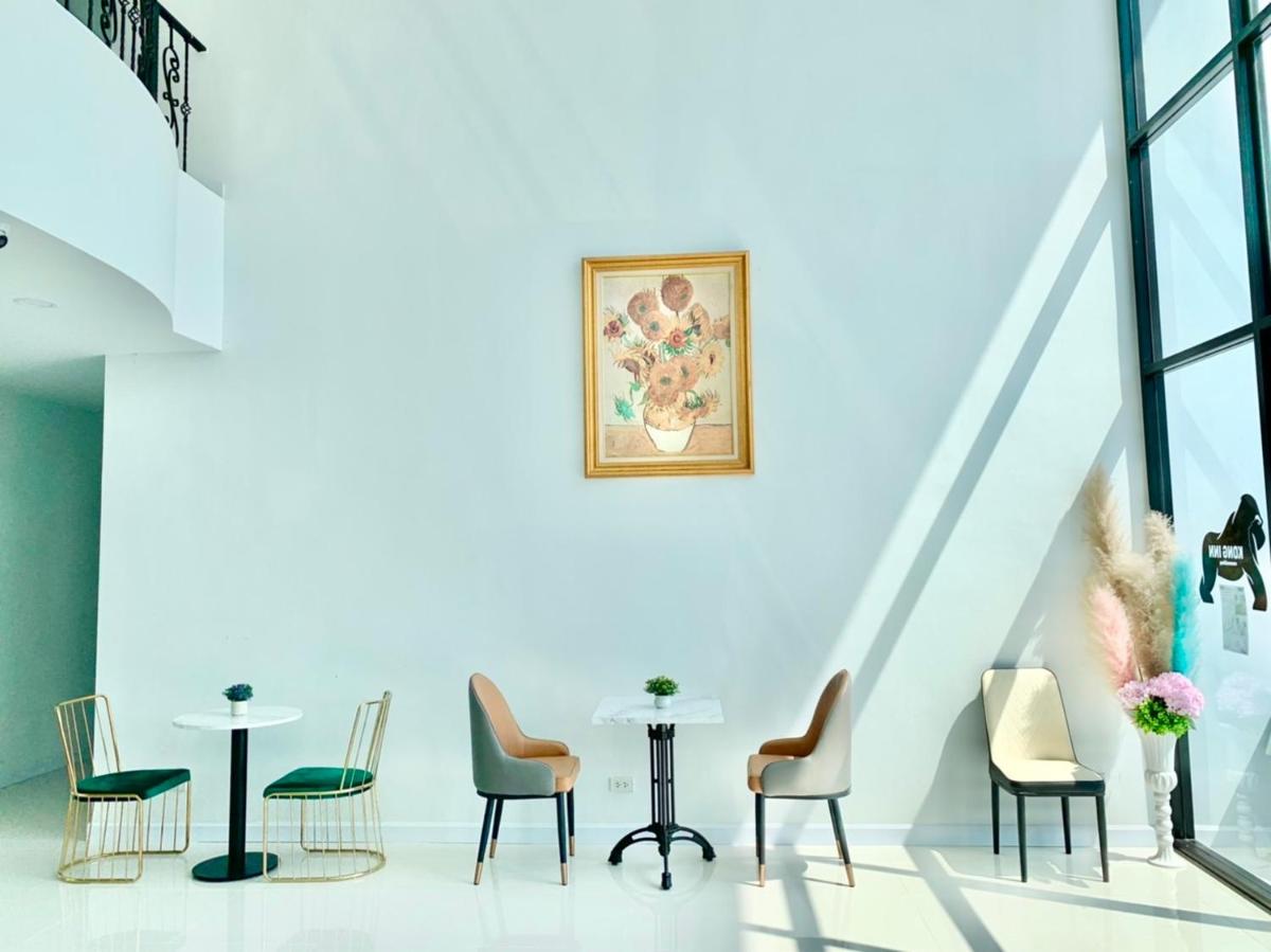 One-Bedroom Apartment - Photo 1