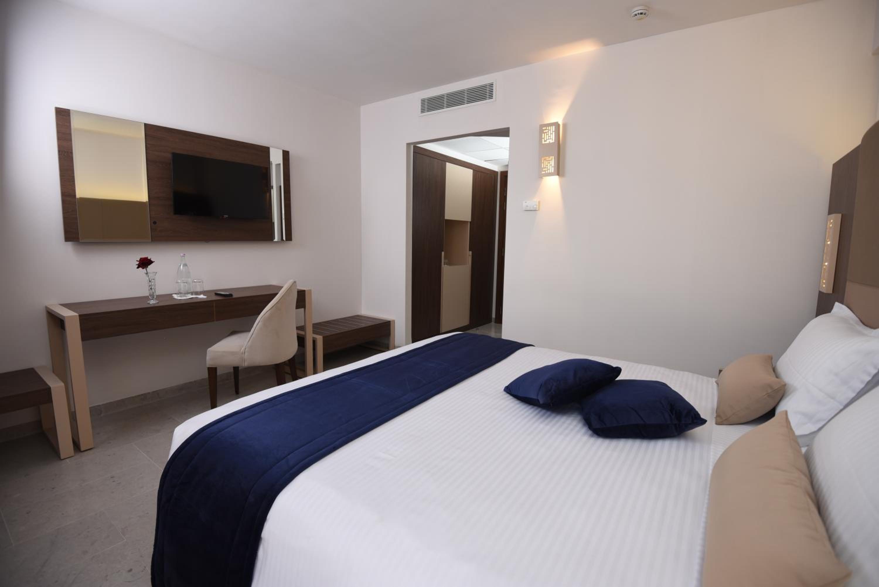 Double Room - Photo 4