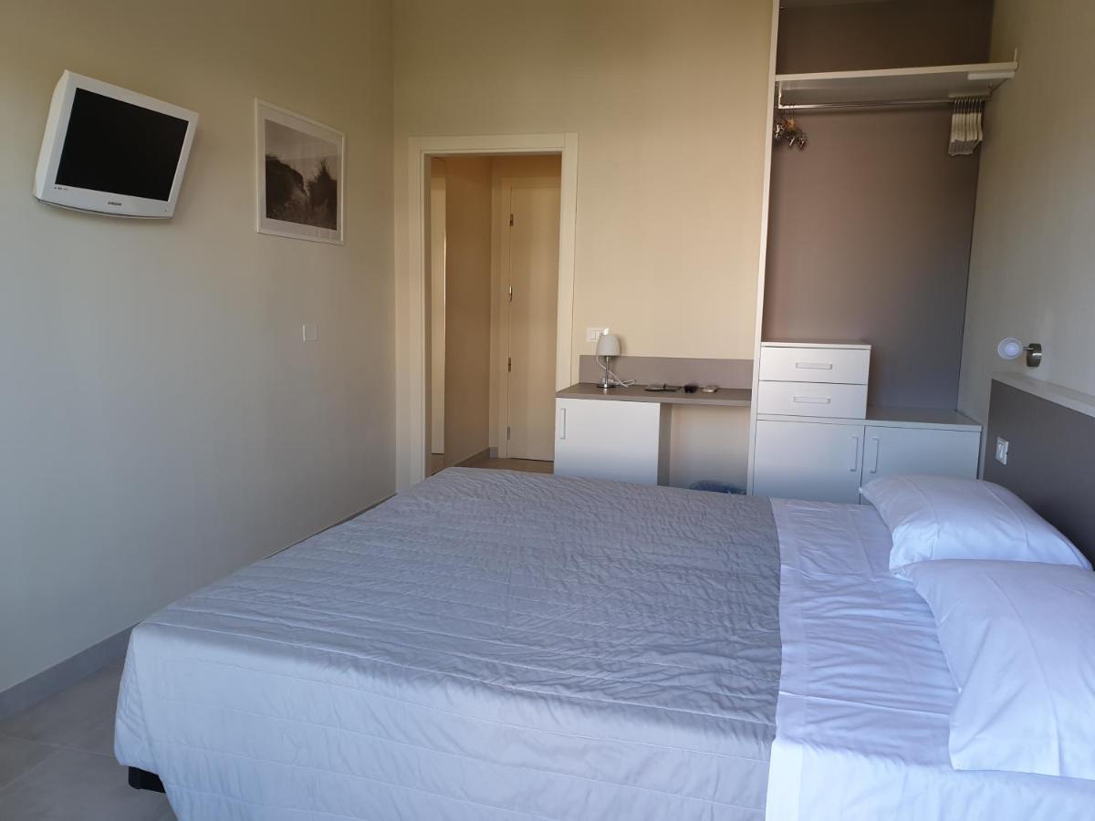 Double or Twin Room - Photo 3