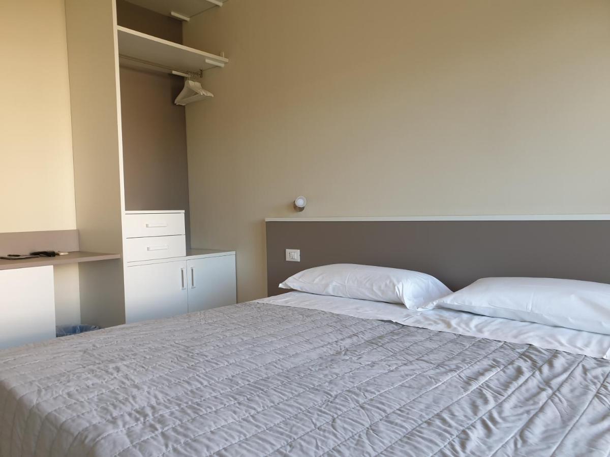 Double or Twin Room - Photo 15