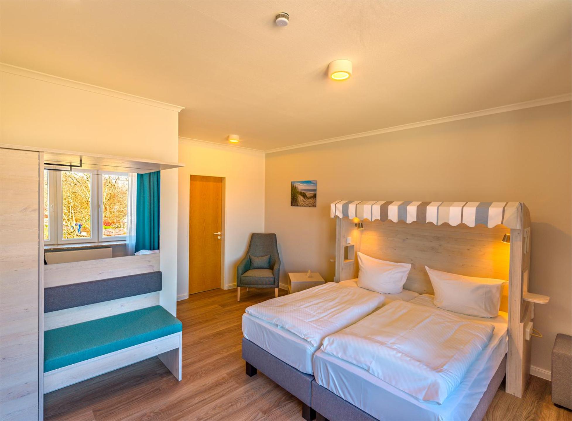 Double Room with Side Sea View photo 2