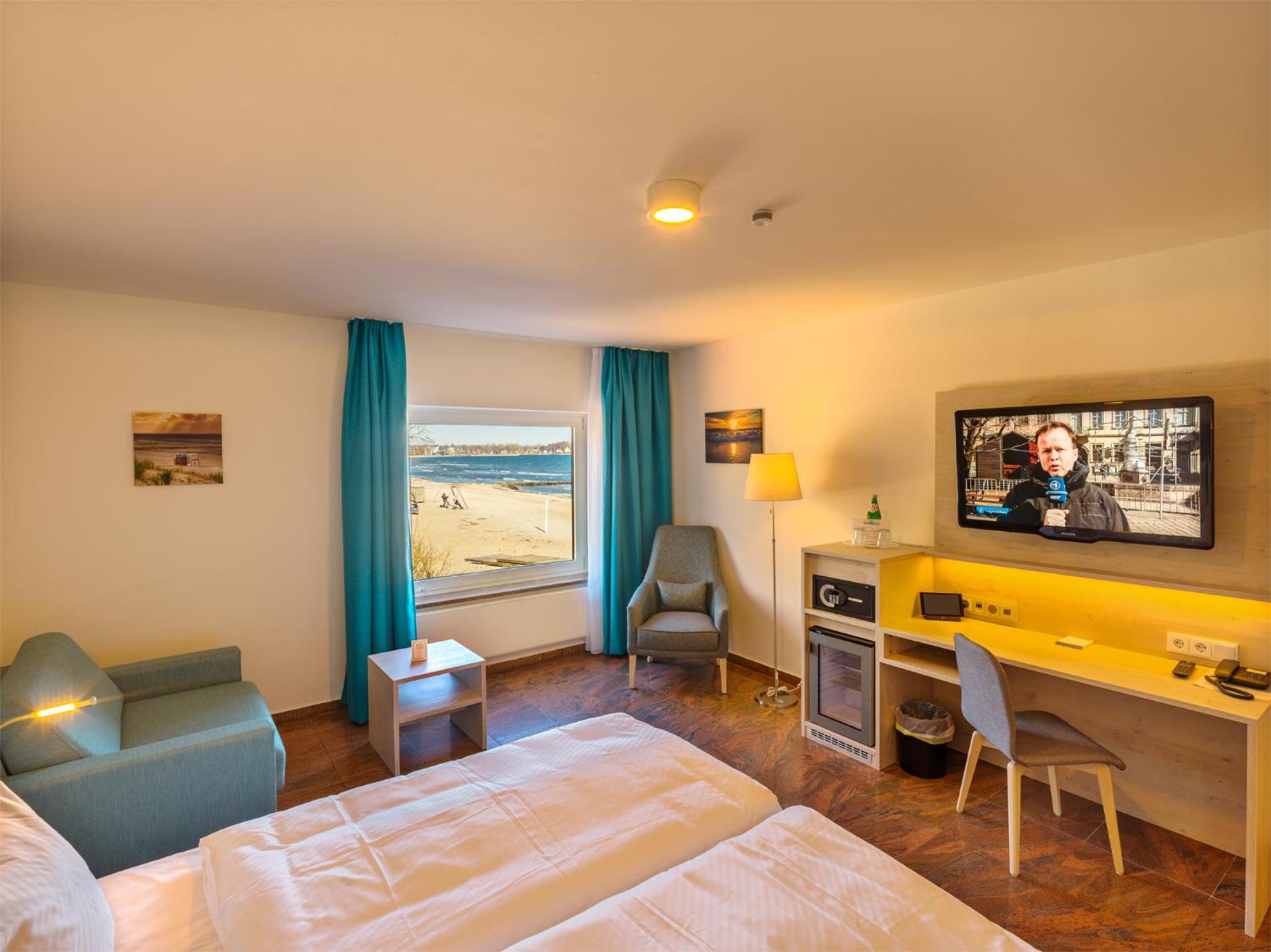 Double Room with Side Sea View photo 3