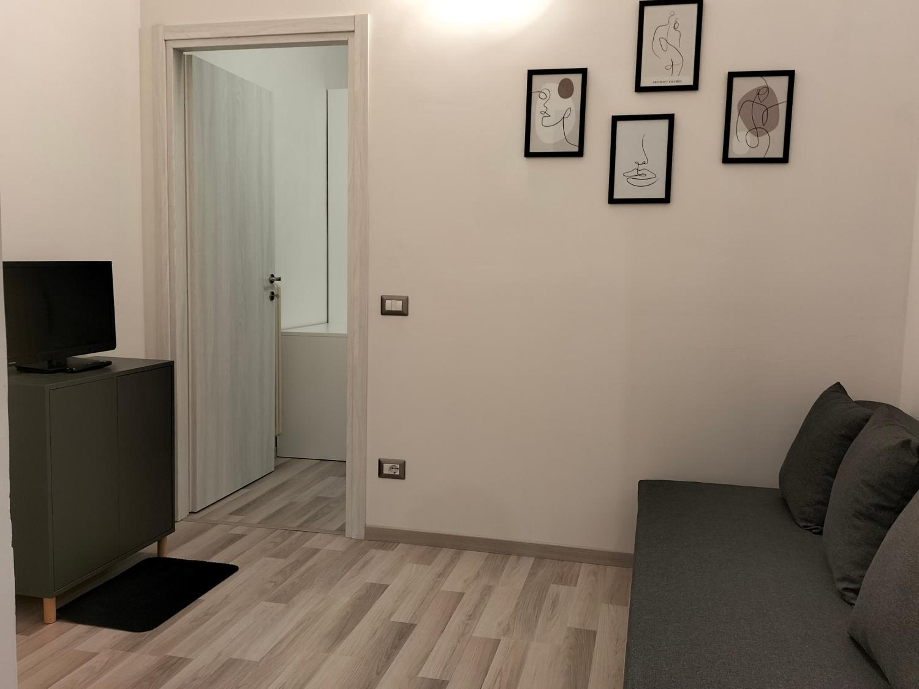 One-Bedroom Apartment with Garden - Photo 12