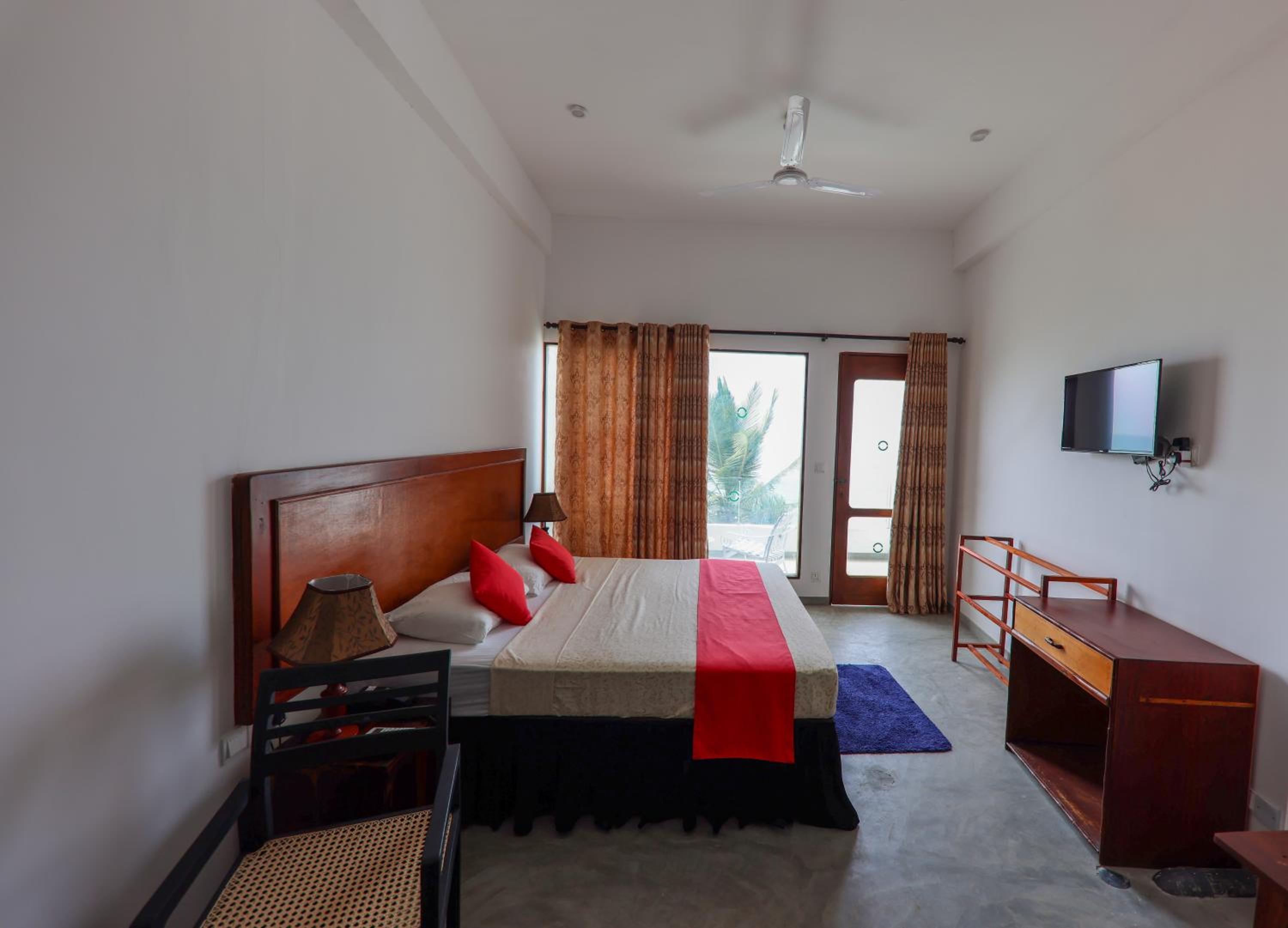 Deluxe Double Room With Side Sea View
