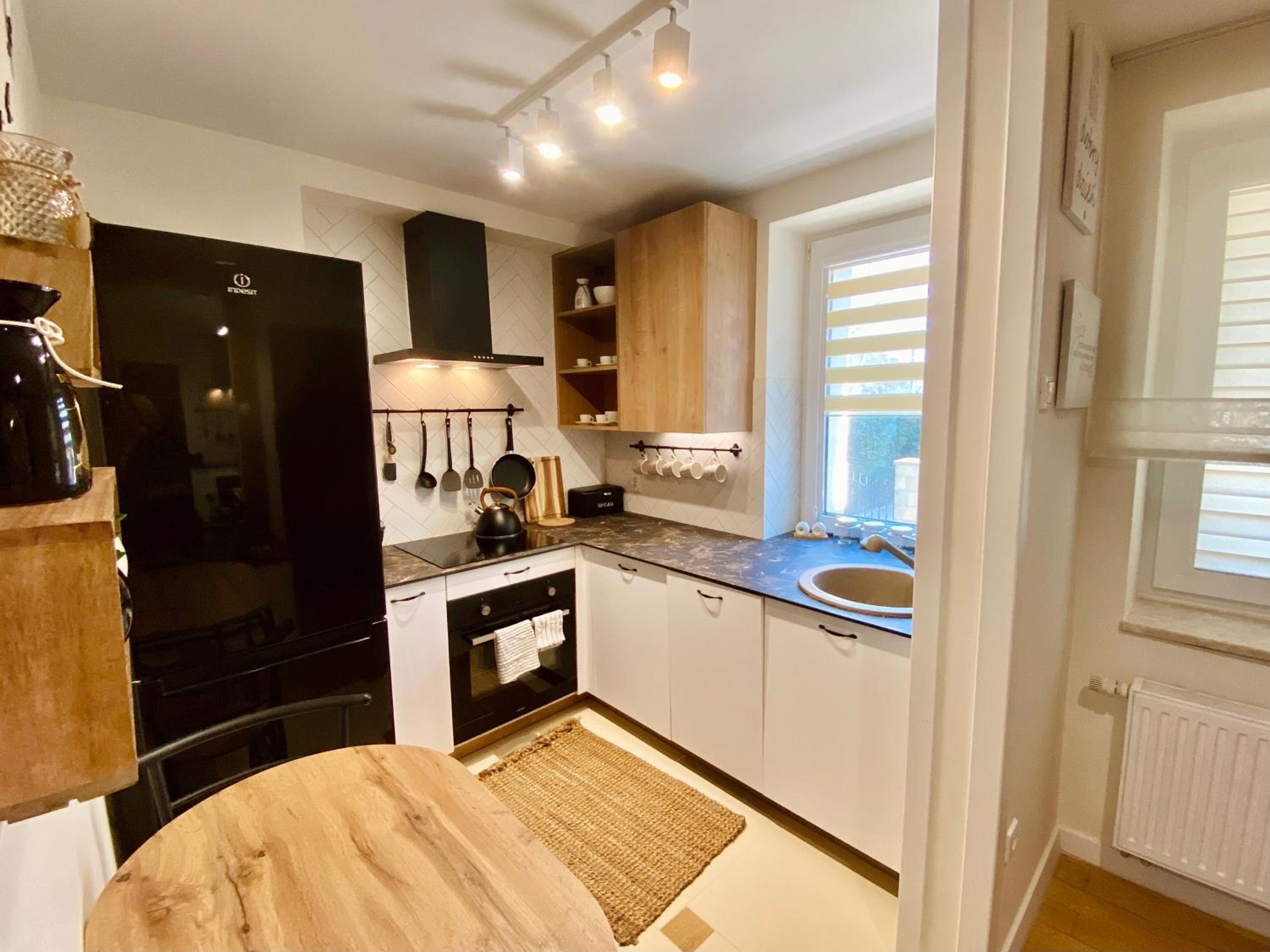 One-Bedroom Apartment - Photo 4