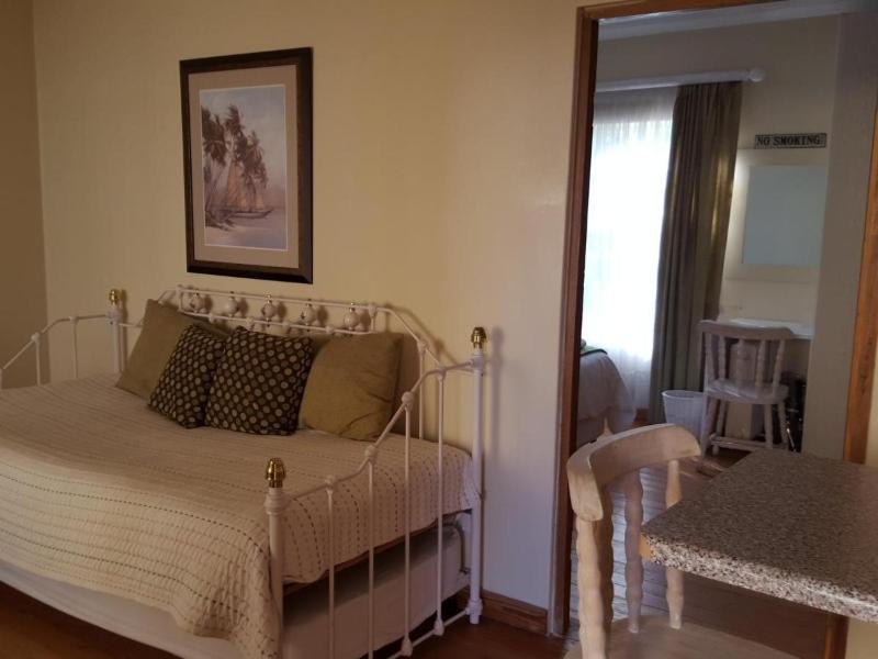 Deluxe Room (2 Adults + 1 Child) photo 1