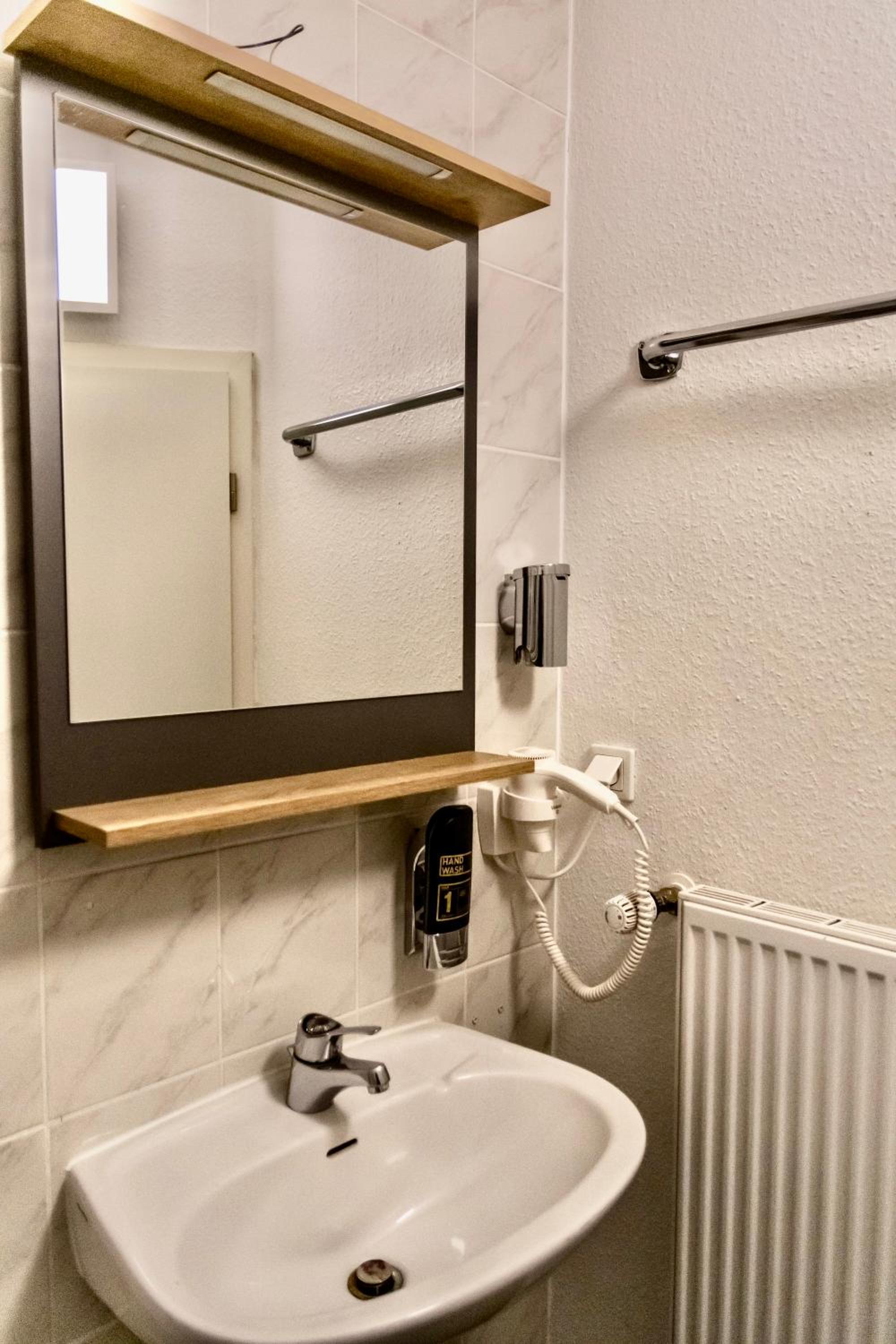 Double Room - Photo 6
