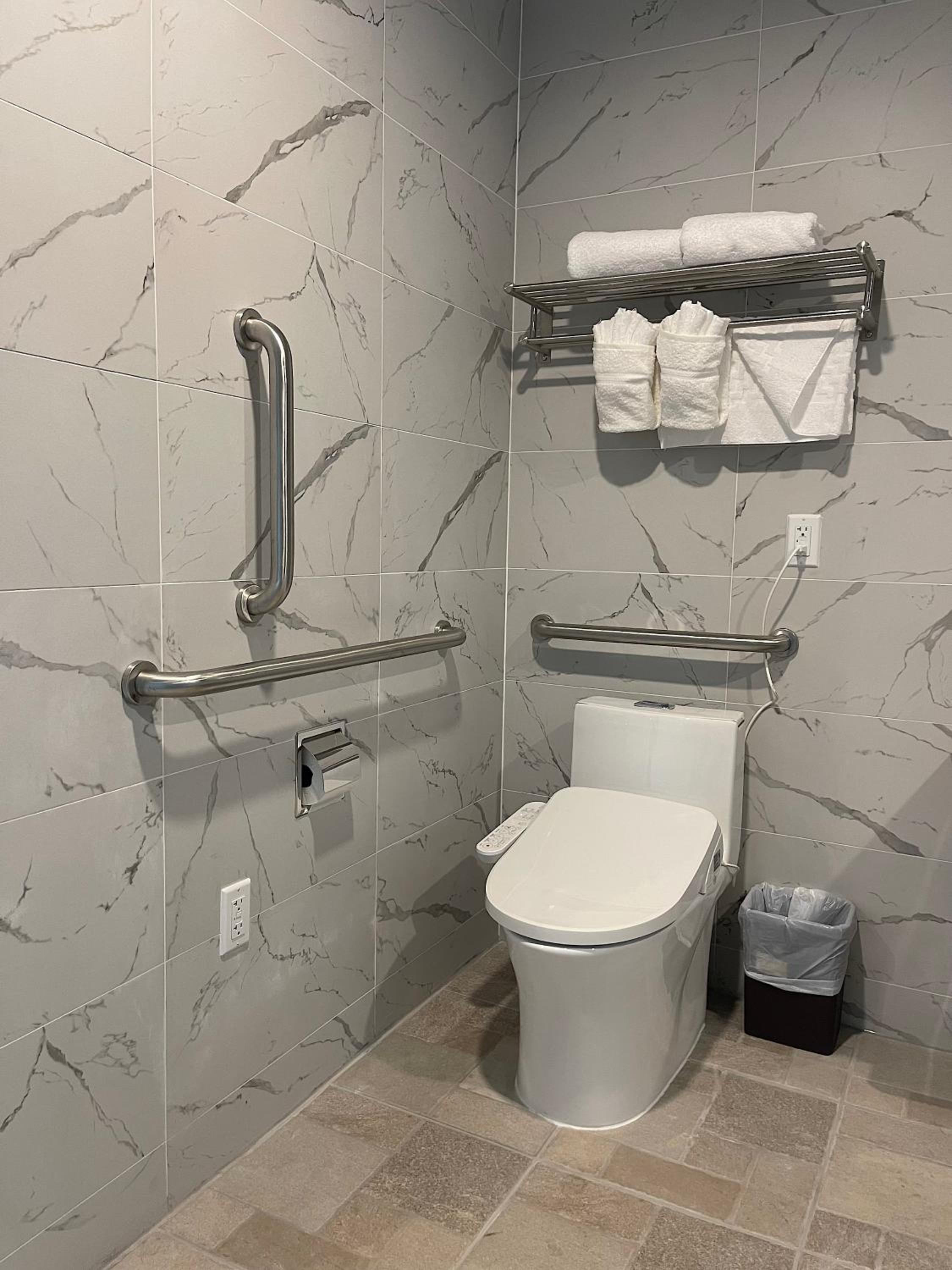 King Room - Disability Access - Photo 4