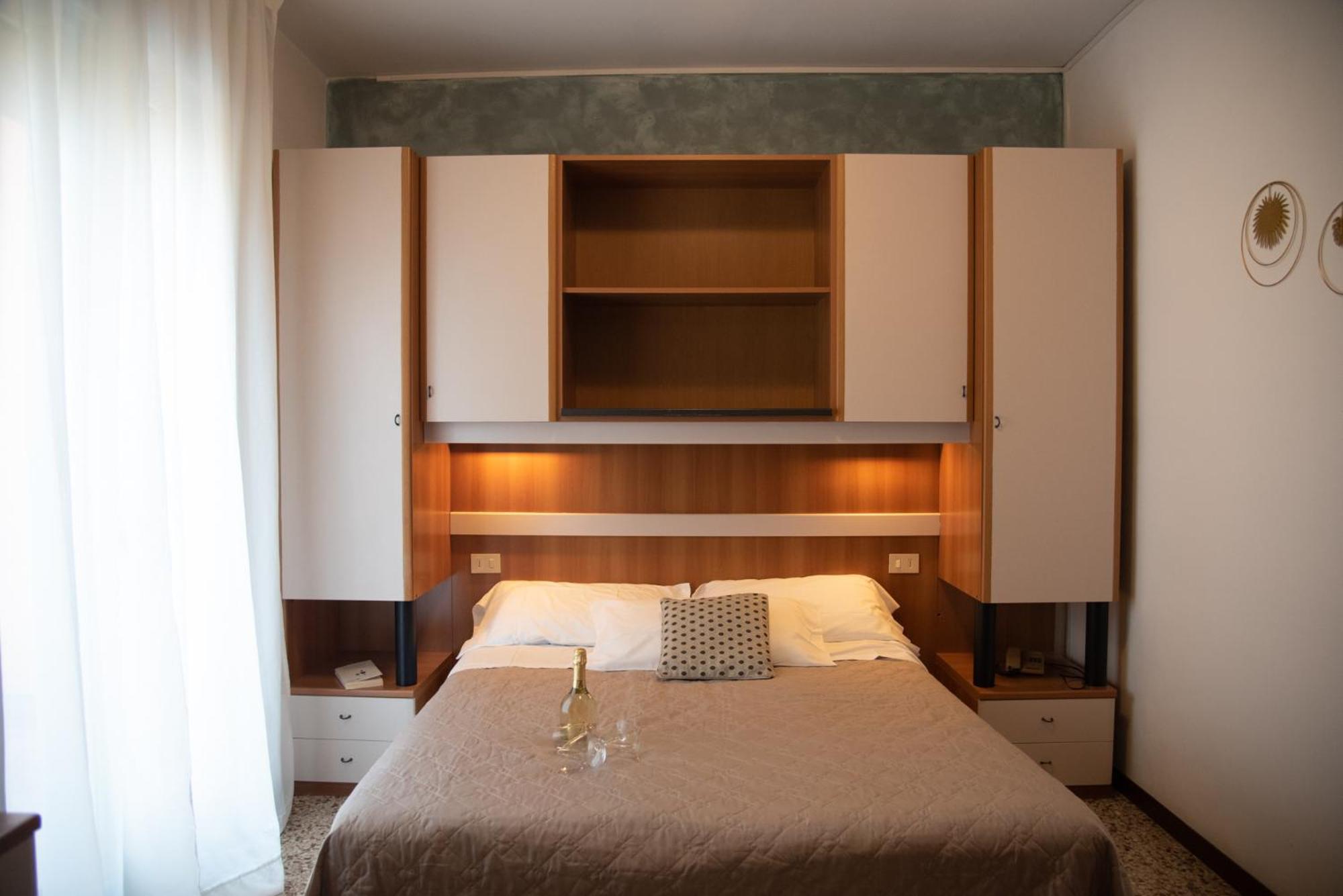 Double or Twin Room photo 2