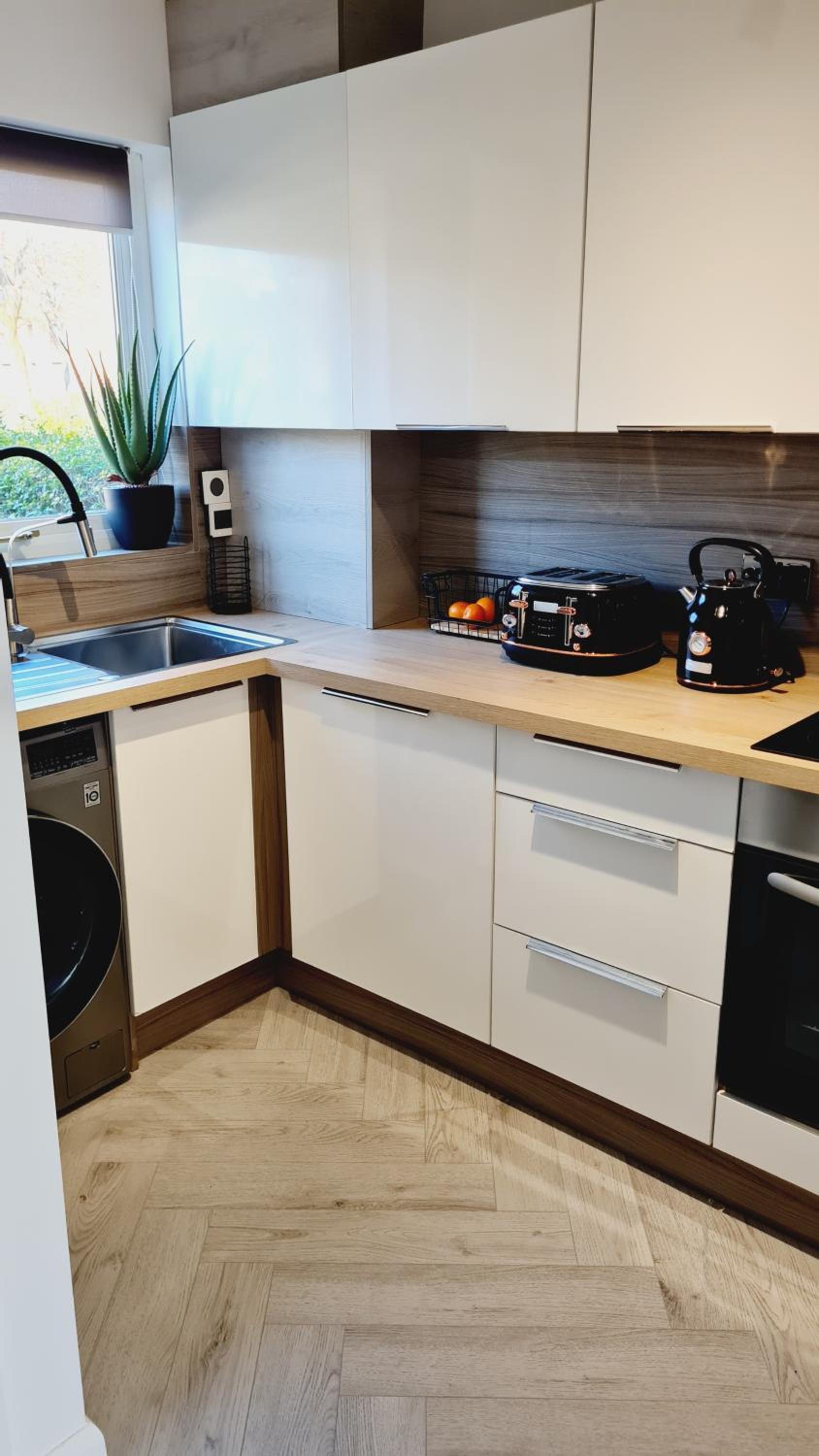 Two-Bedroom House - Photo 31