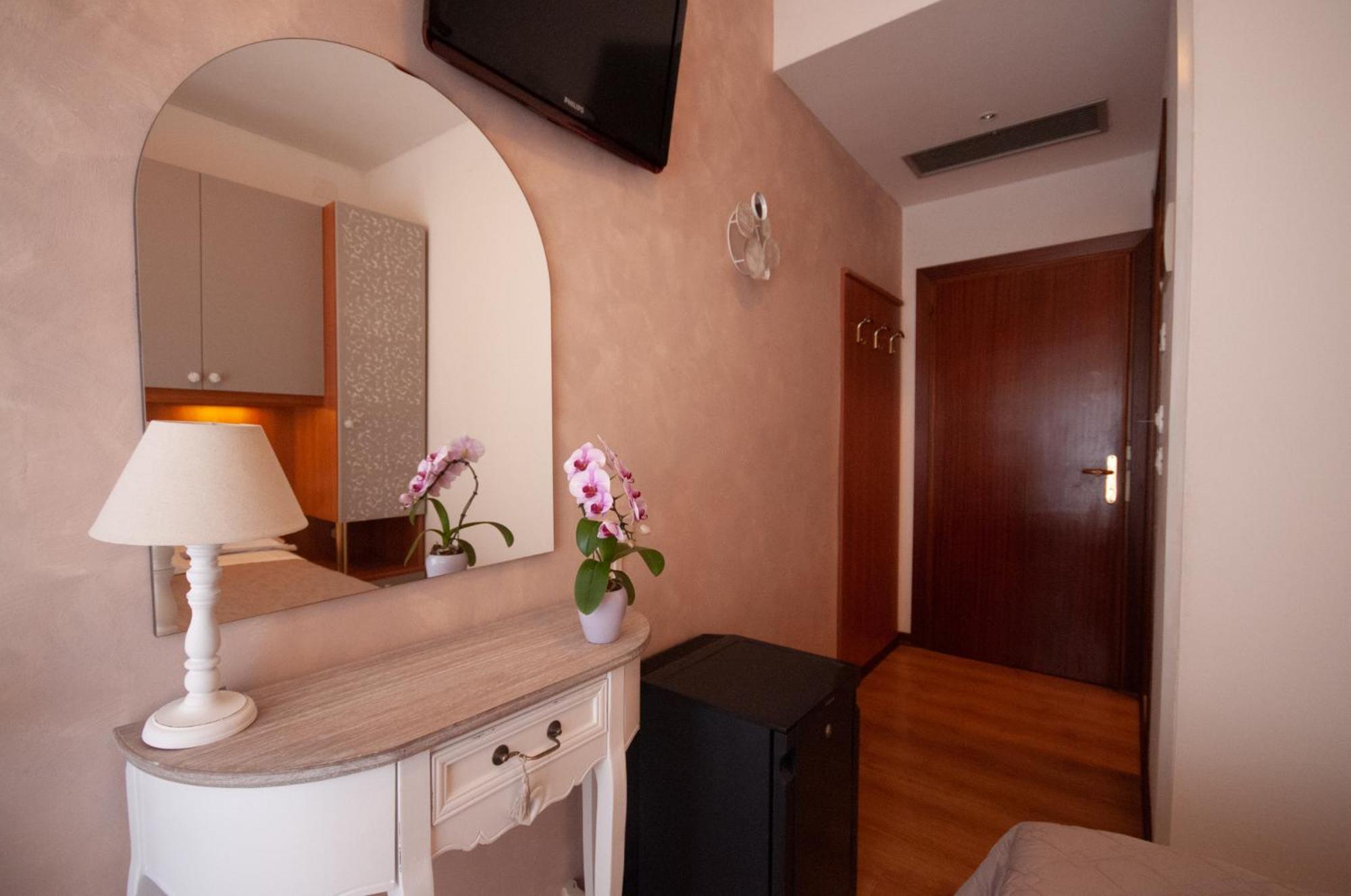 Budget Double or Twin Room photo 2