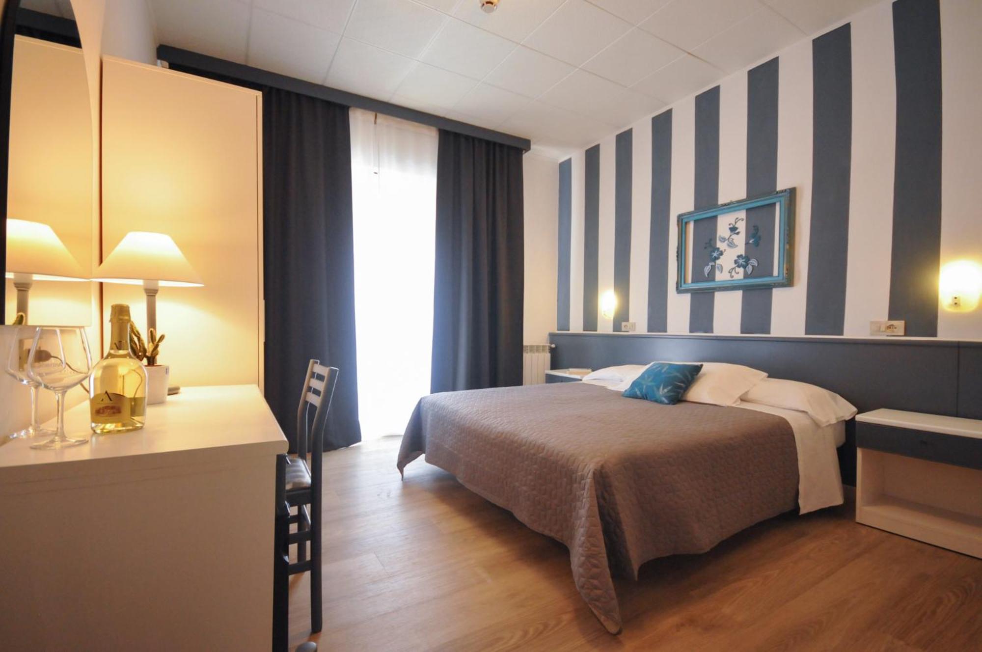 Double or Twin Room photo 3