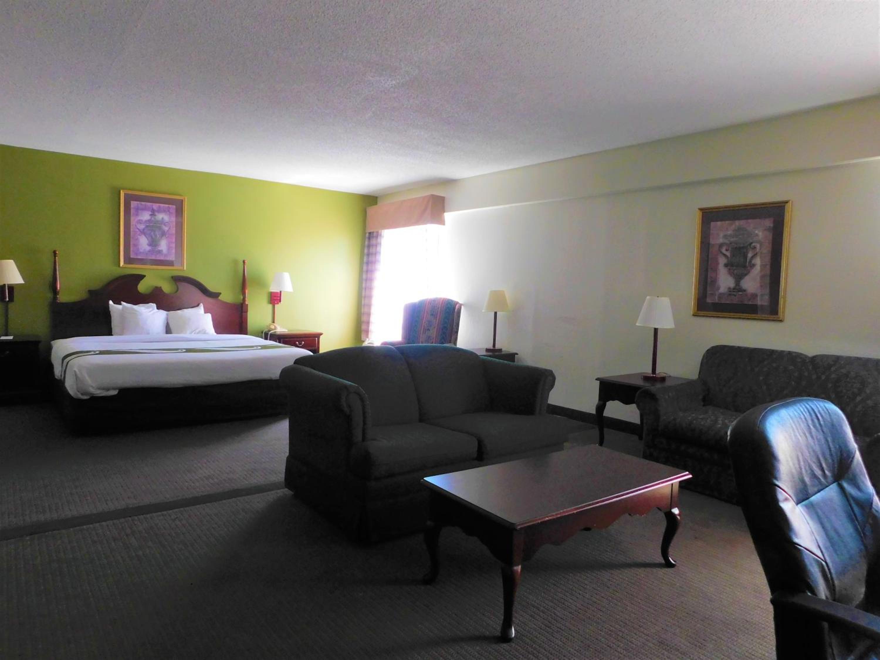 King Suite with Sofa-Bed - Non-Smoking - Photo 1