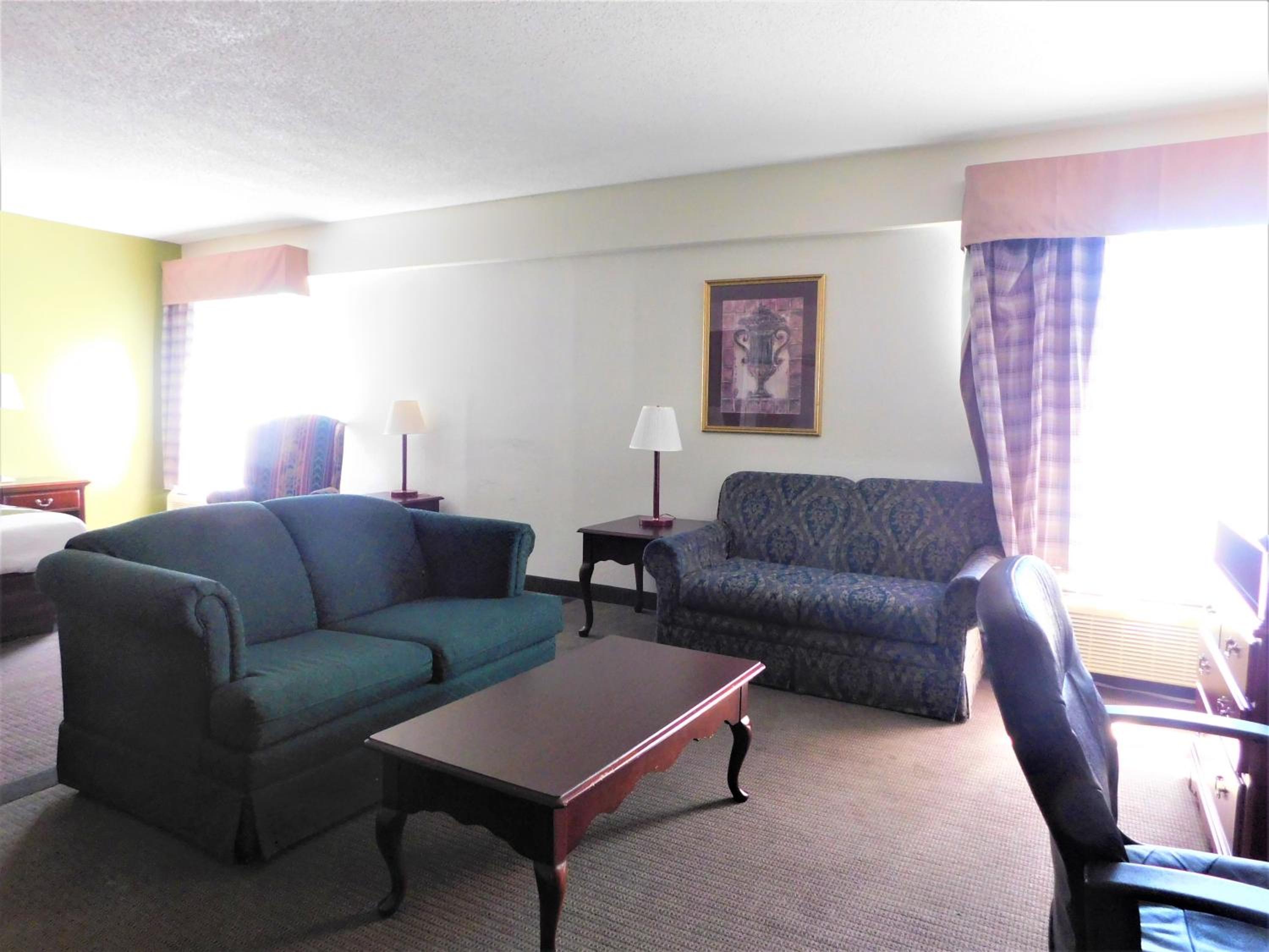 King Suite with Sofa-Bed - Non-Smoking - Photo 2
