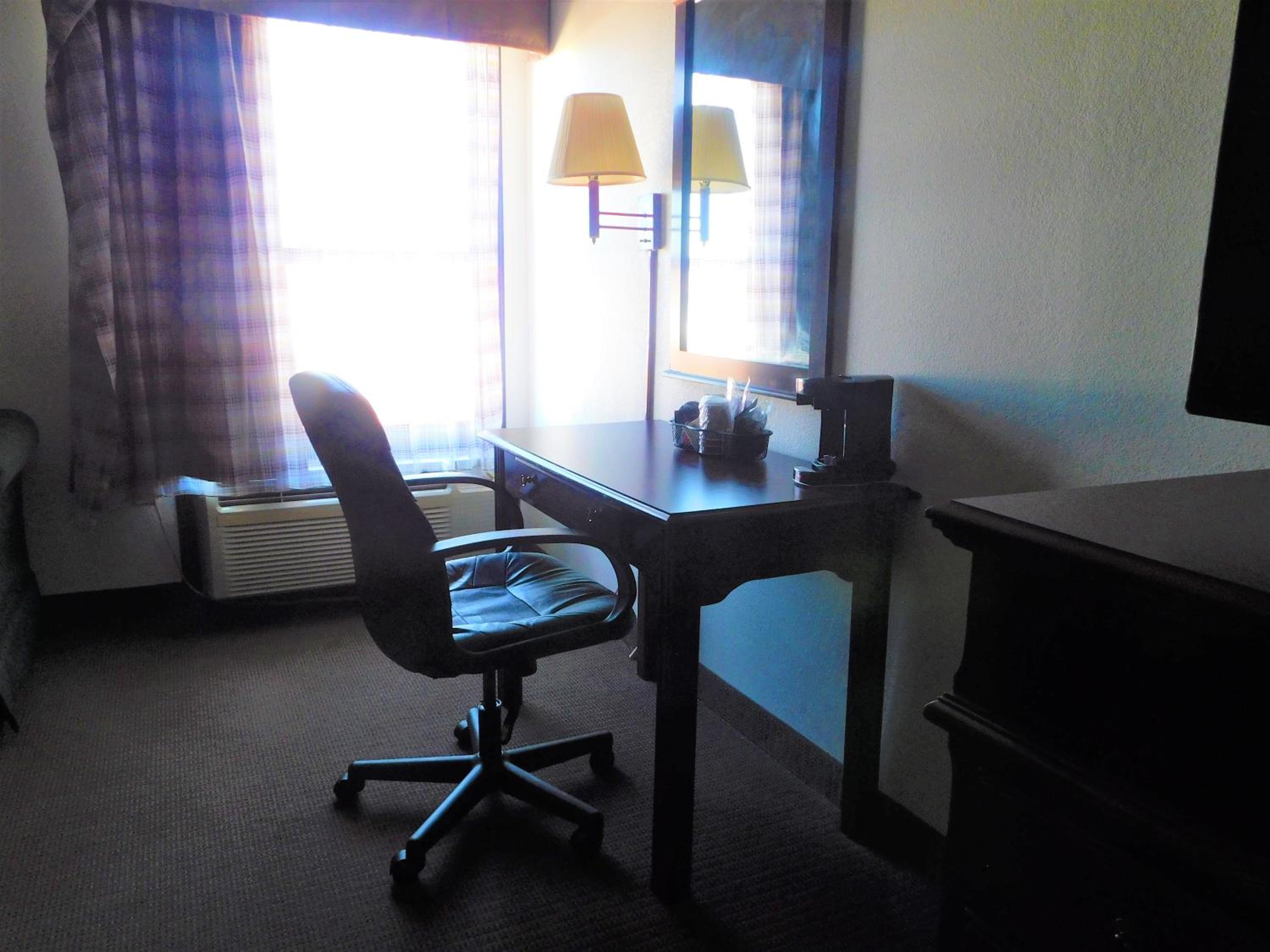 King Room - Non-Smoking - Photo 7