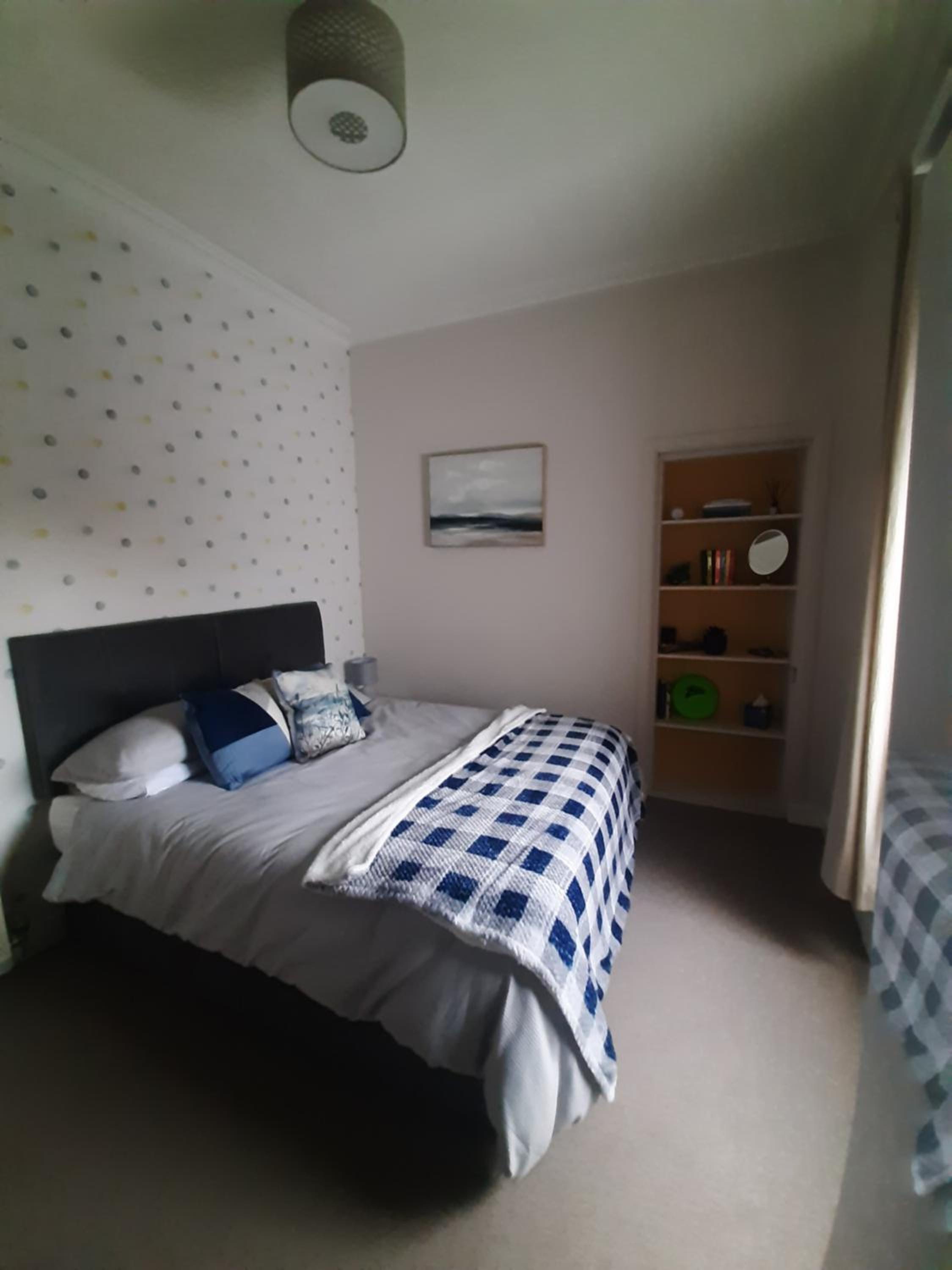 Three-Bedroom House photo 2