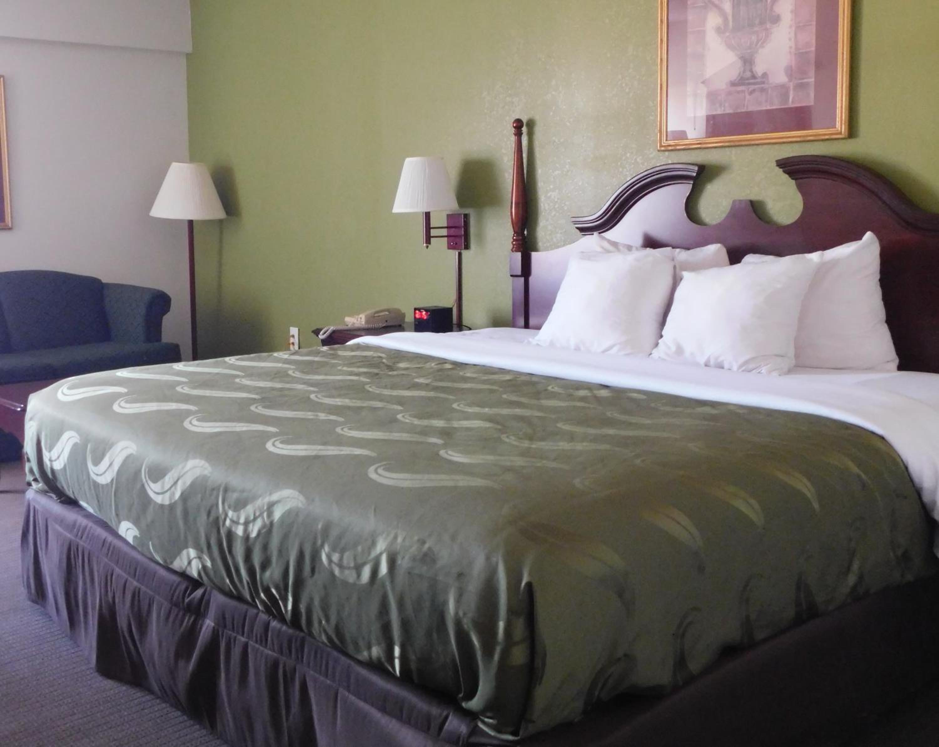 King Room - Non-Smoking - Photo 8