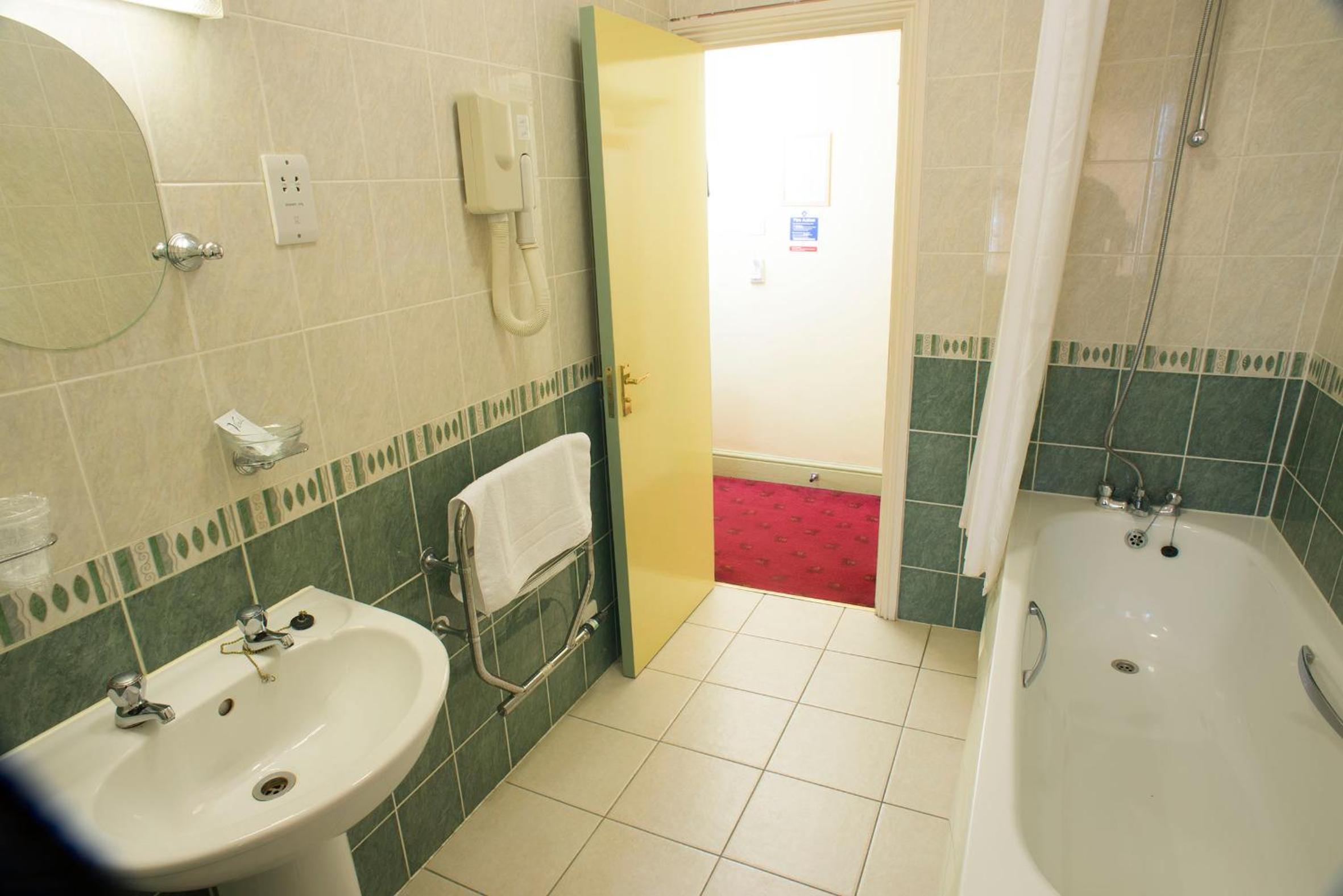 Double Room - Photo 7