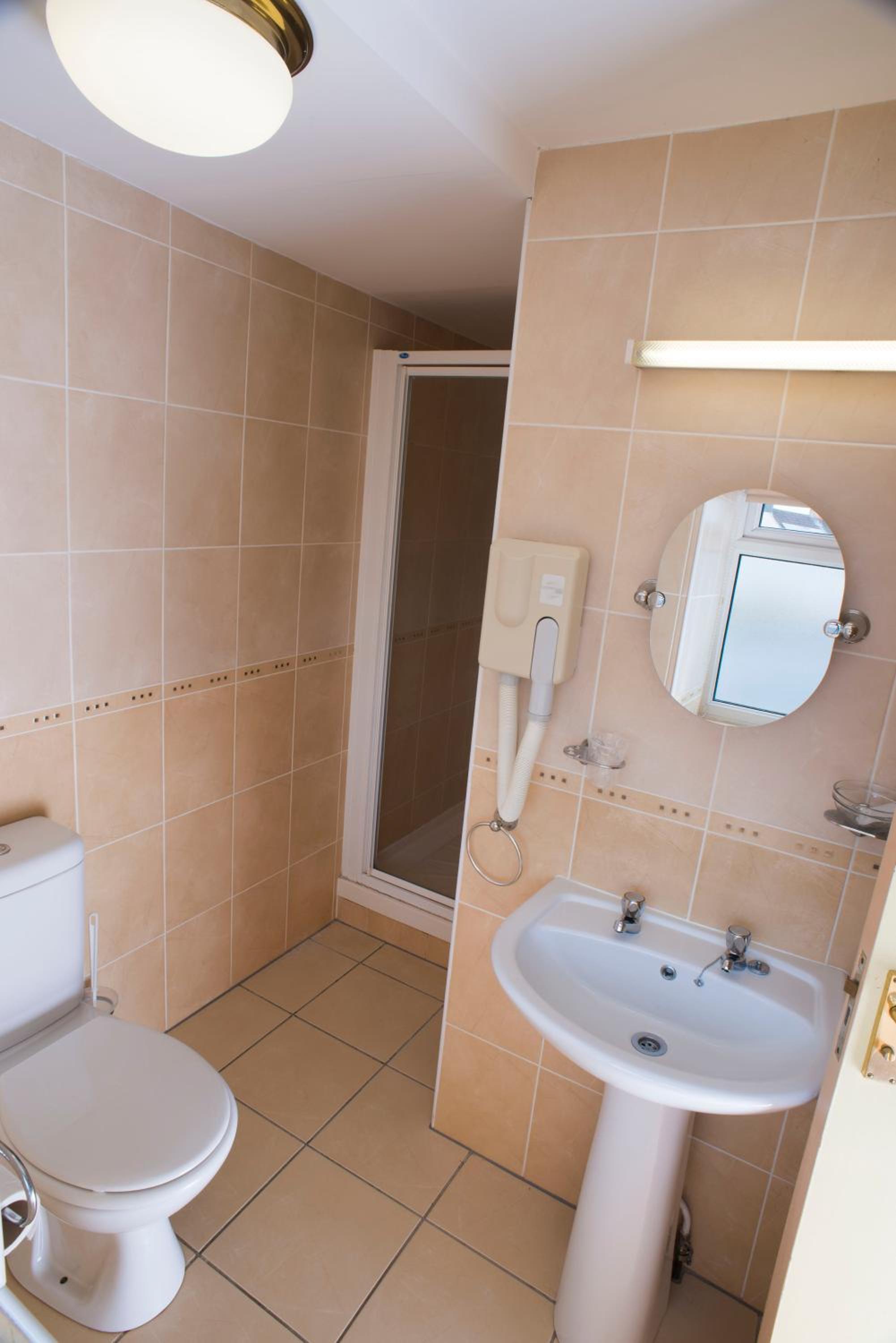 Twin Room - Photo 5