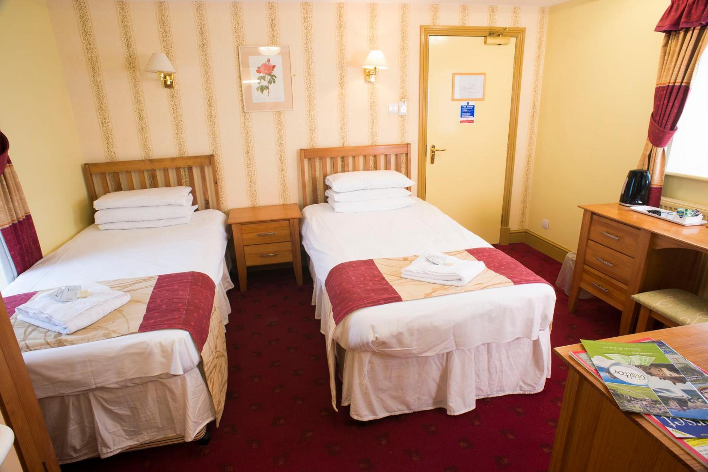 Twin Room - Photo 6