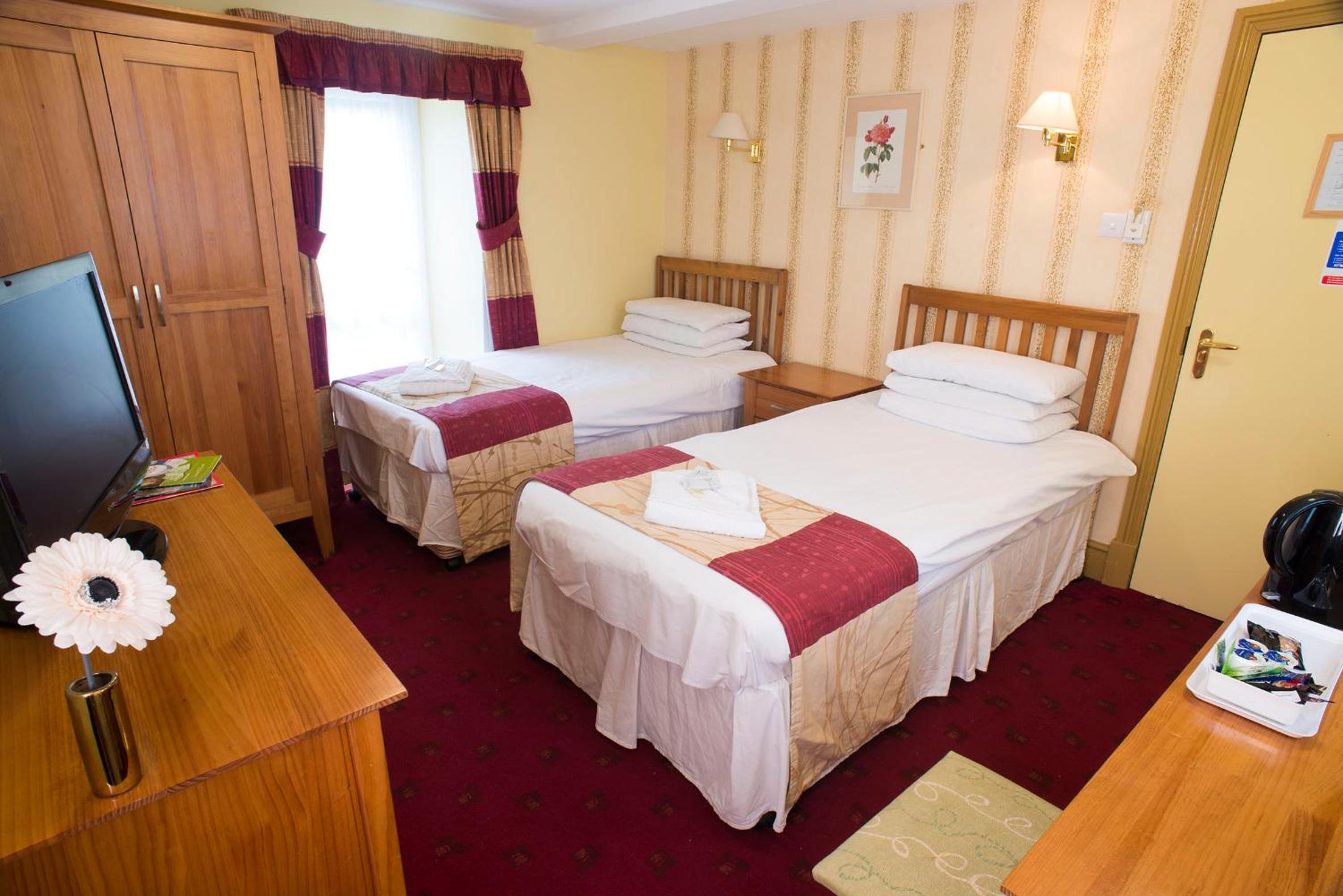 Twin Room - Photo 2