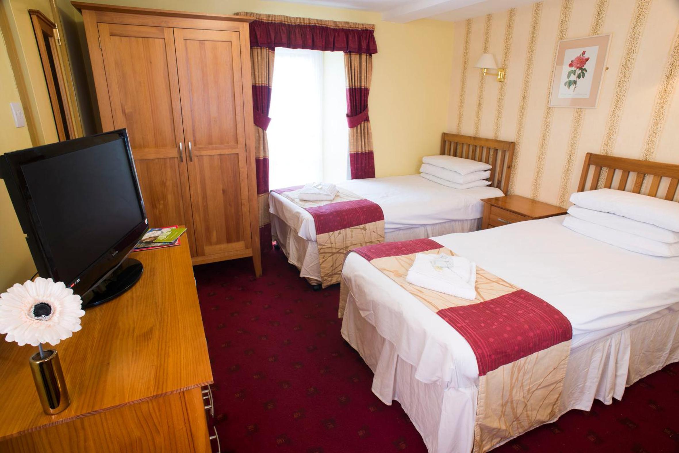 Twin Room - Photo 3