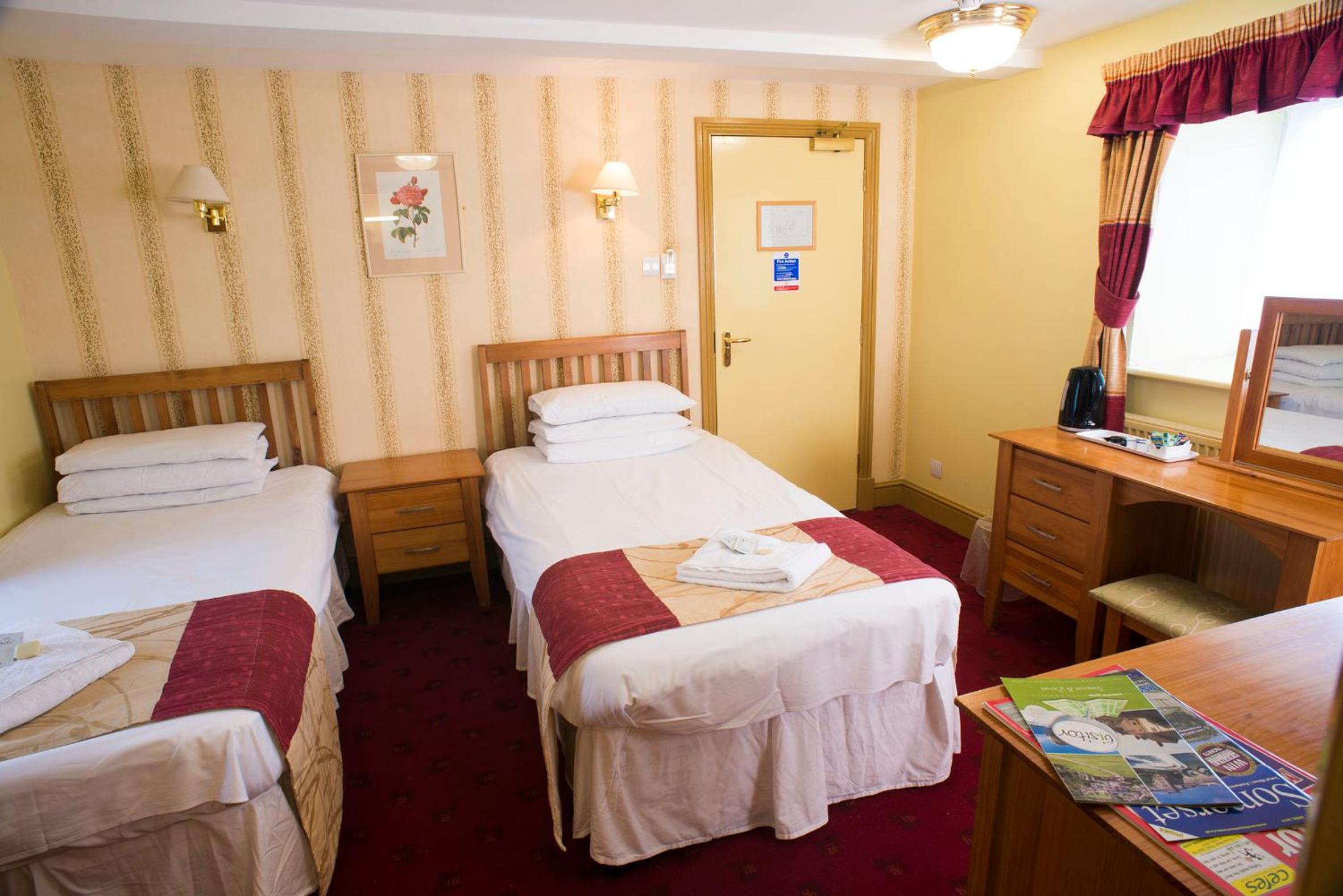 Twin Room - Photo 4