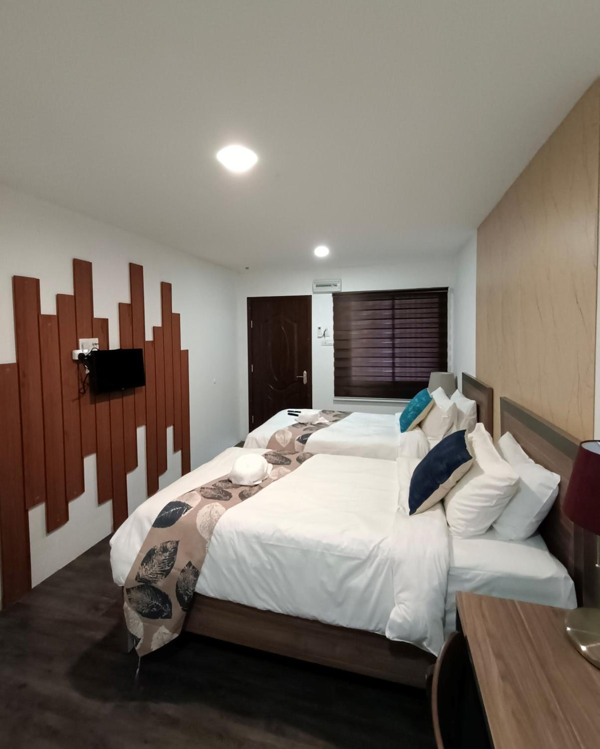 Twin Room with Pool View photo 3
