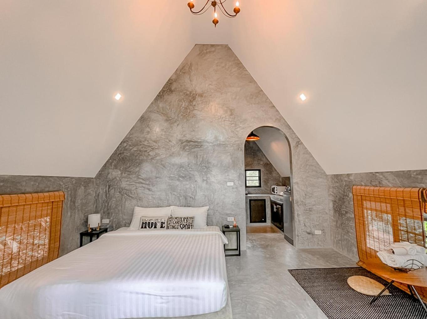 Deluxe Double Room with Balcony - Photo 1