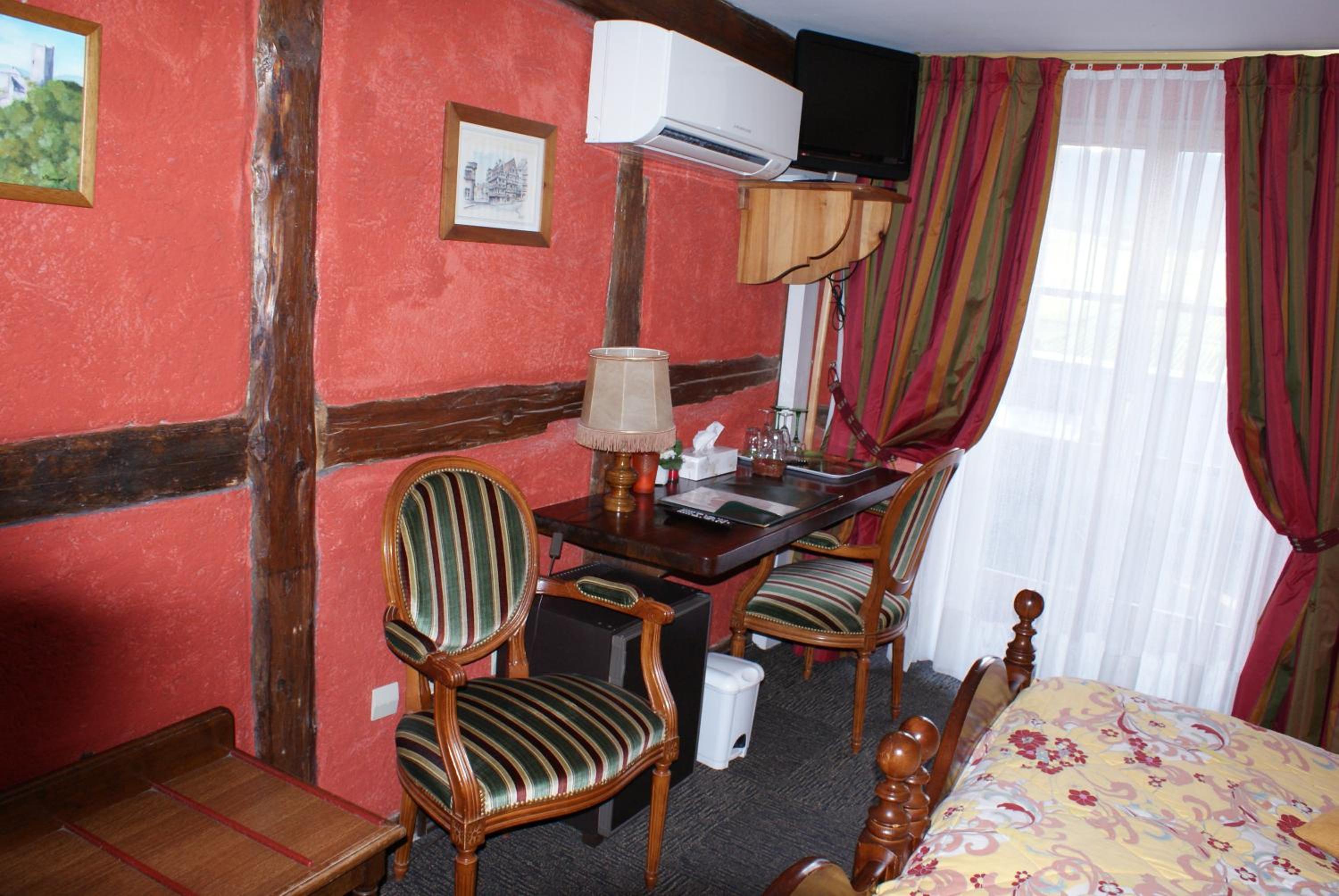Twin Room - Photo 18