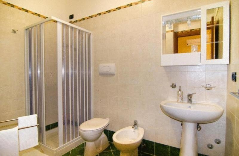 Double or Twin Room photo 3