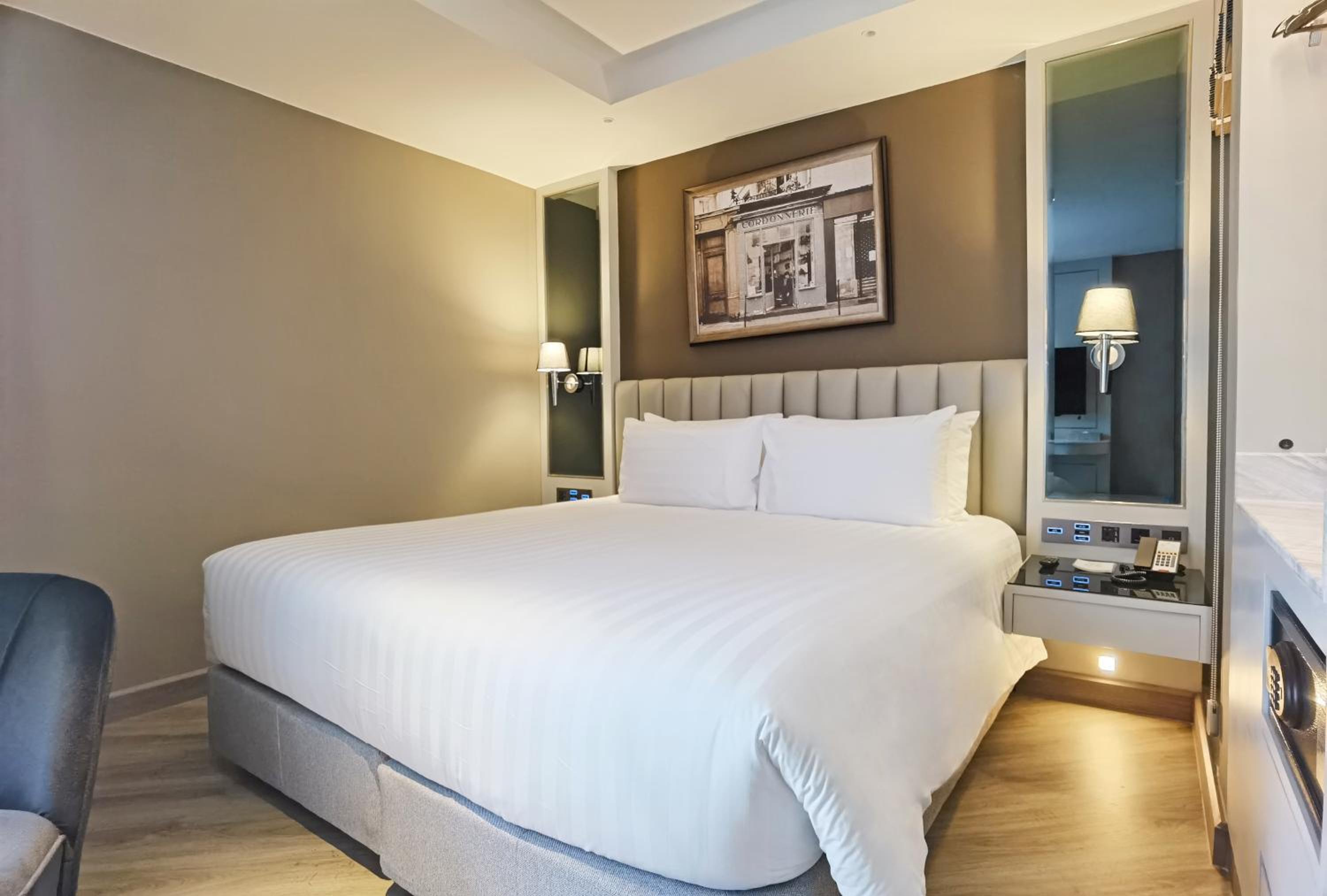 Flexible 24 Hours Stay - Premier Room photo 3