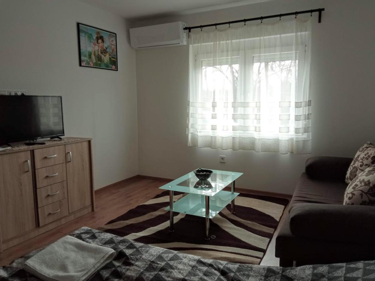 Quadruple Room with Private Bathroom - Photo 3