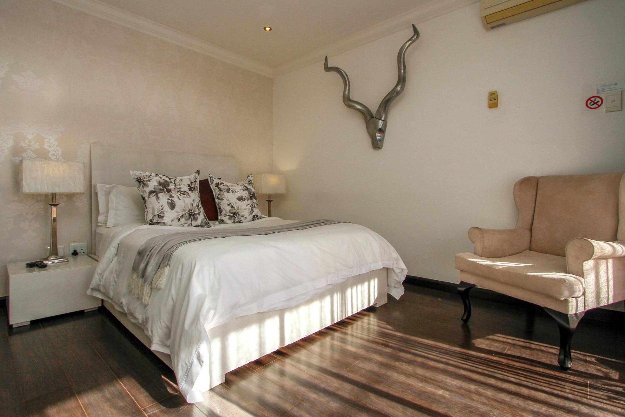 Luxury Queen Room