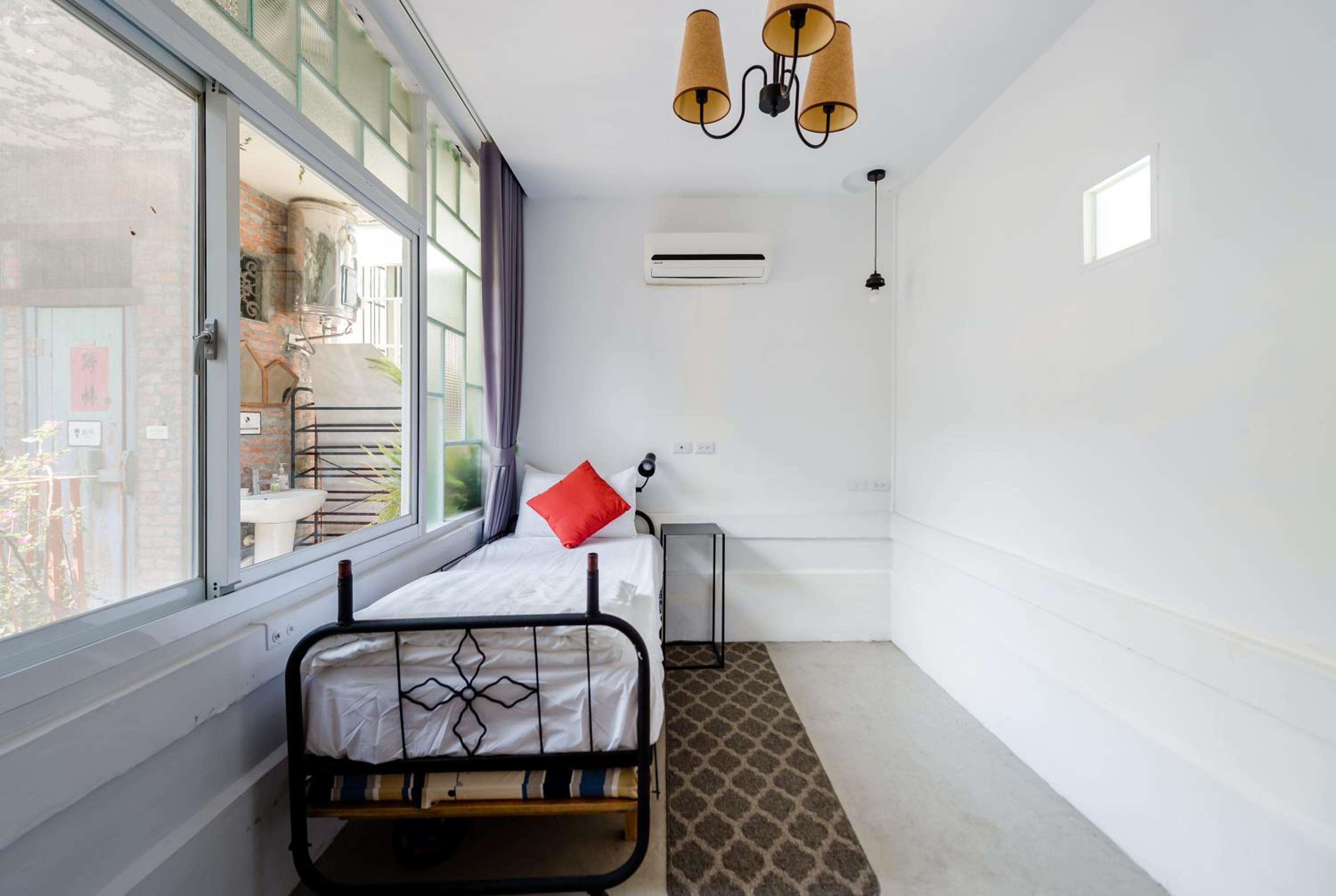 Superior Single Room with Shared Bathroom photo 3