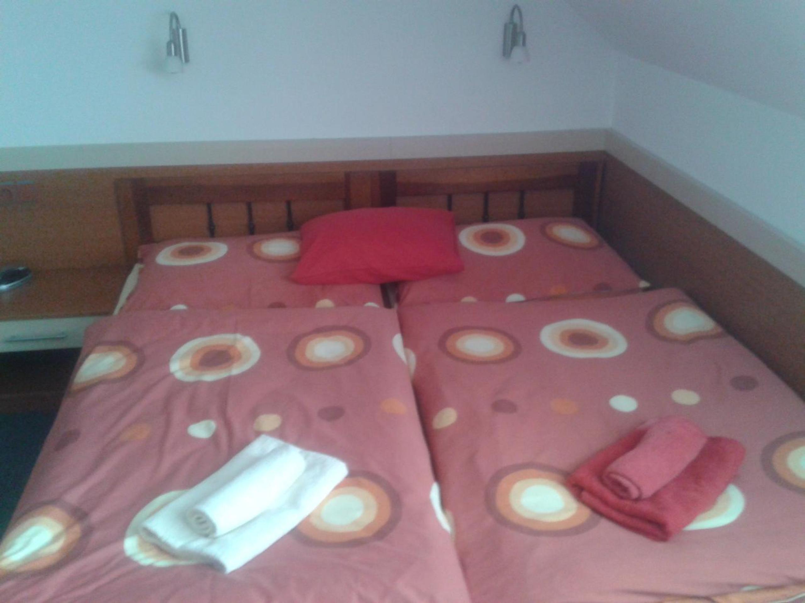 Twin Room - Photo 12