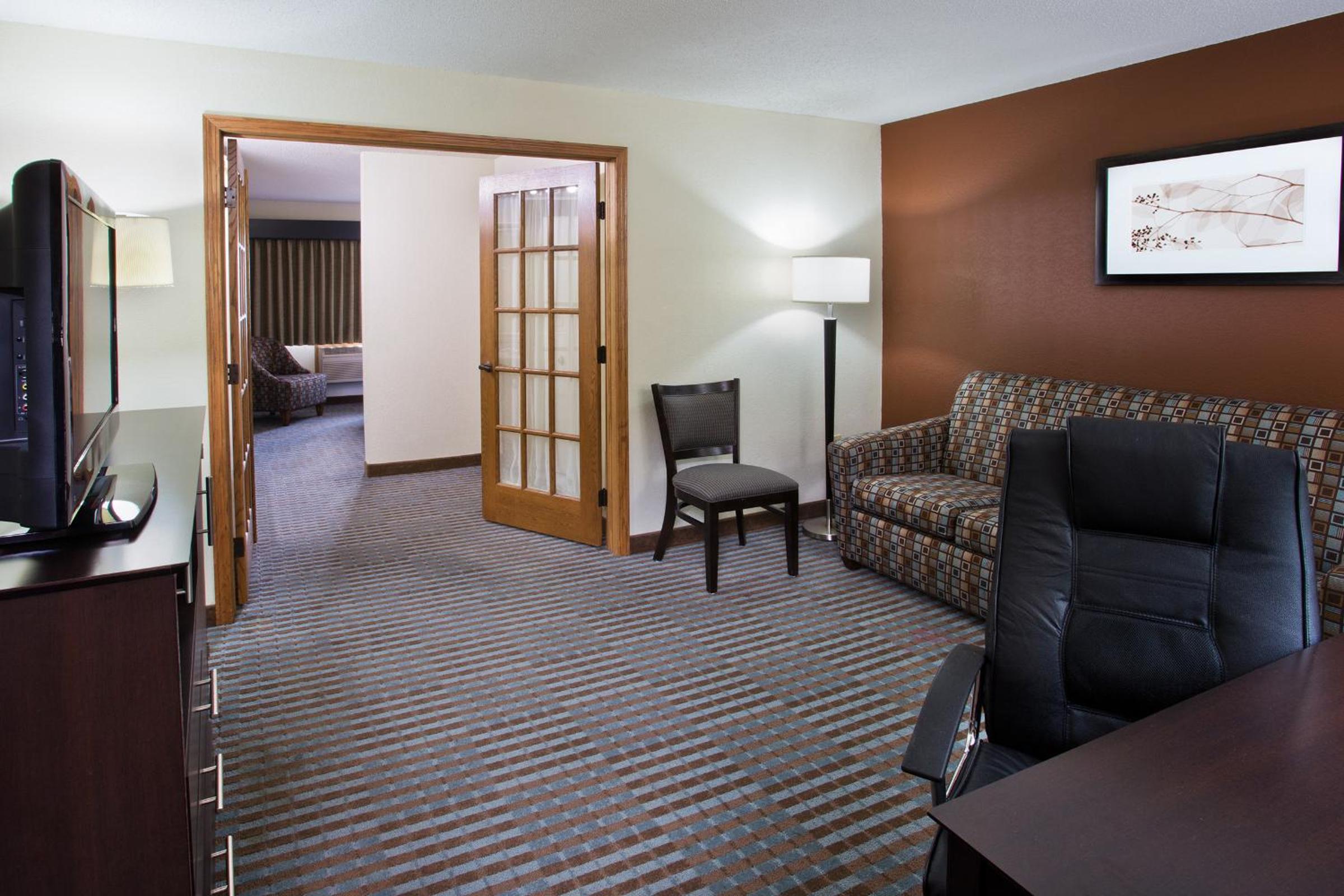 Premier King Suite - Non-Smoking
