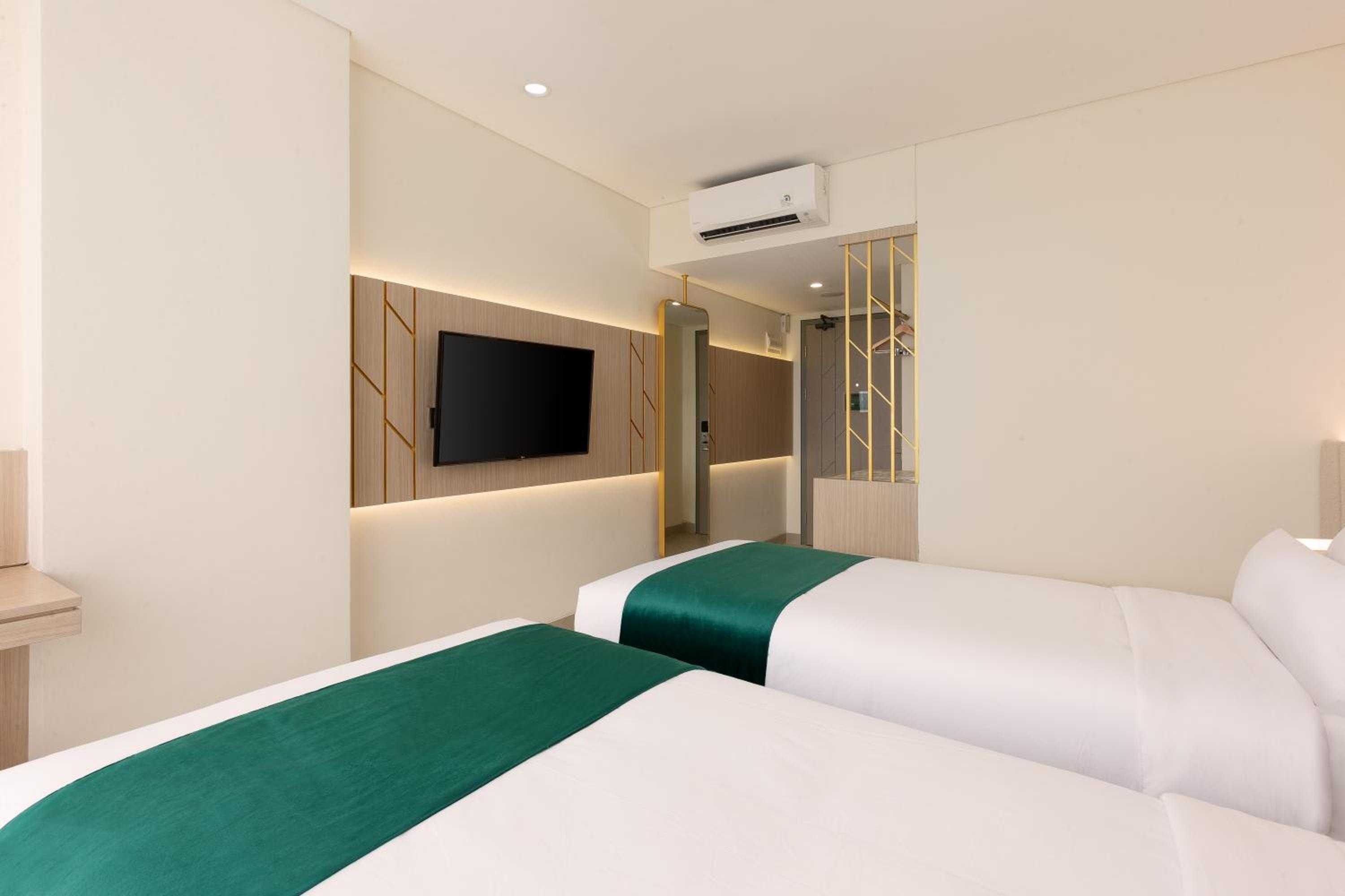 Deluxe Double or Twin Room photo 2