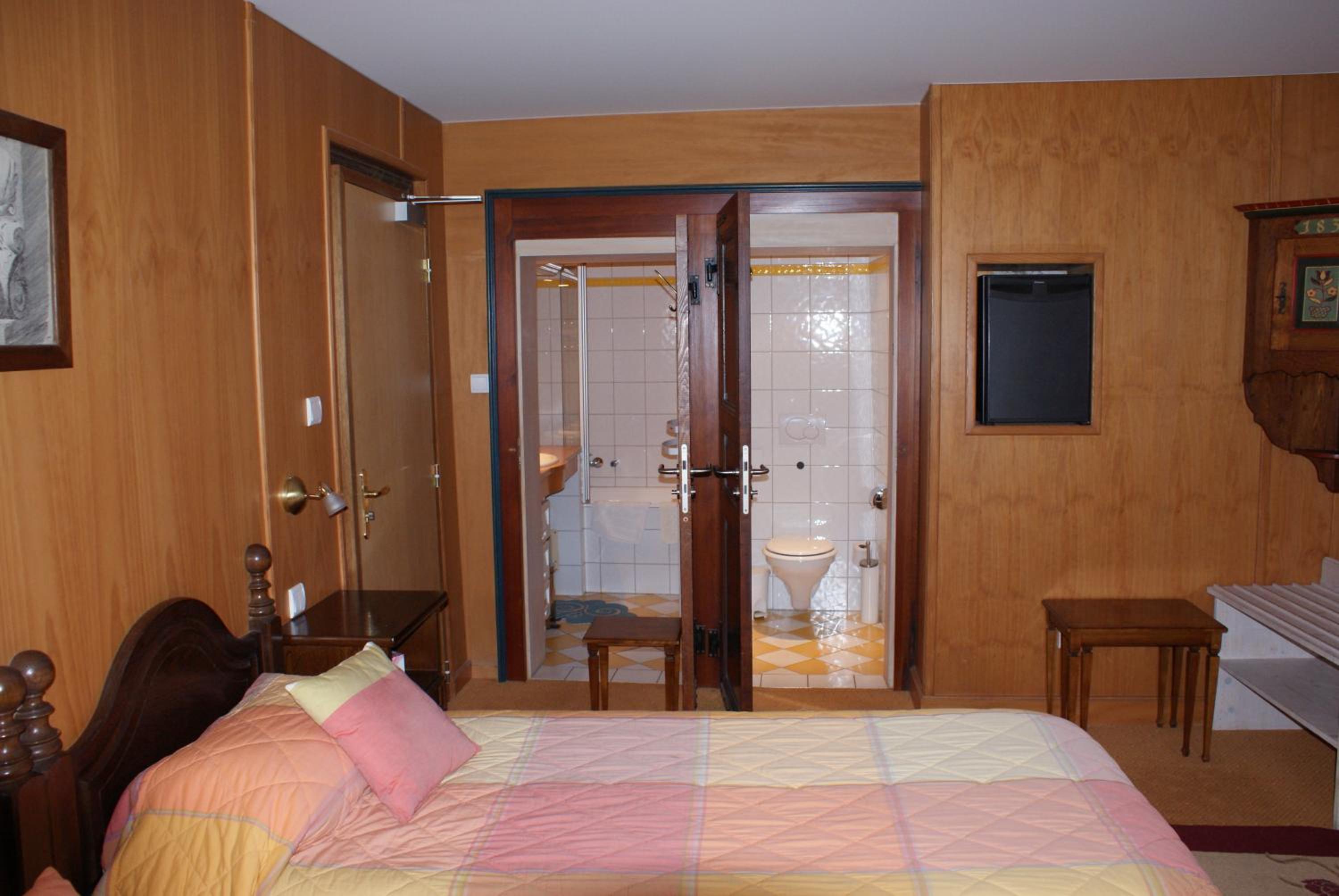 Suite - Photo 24