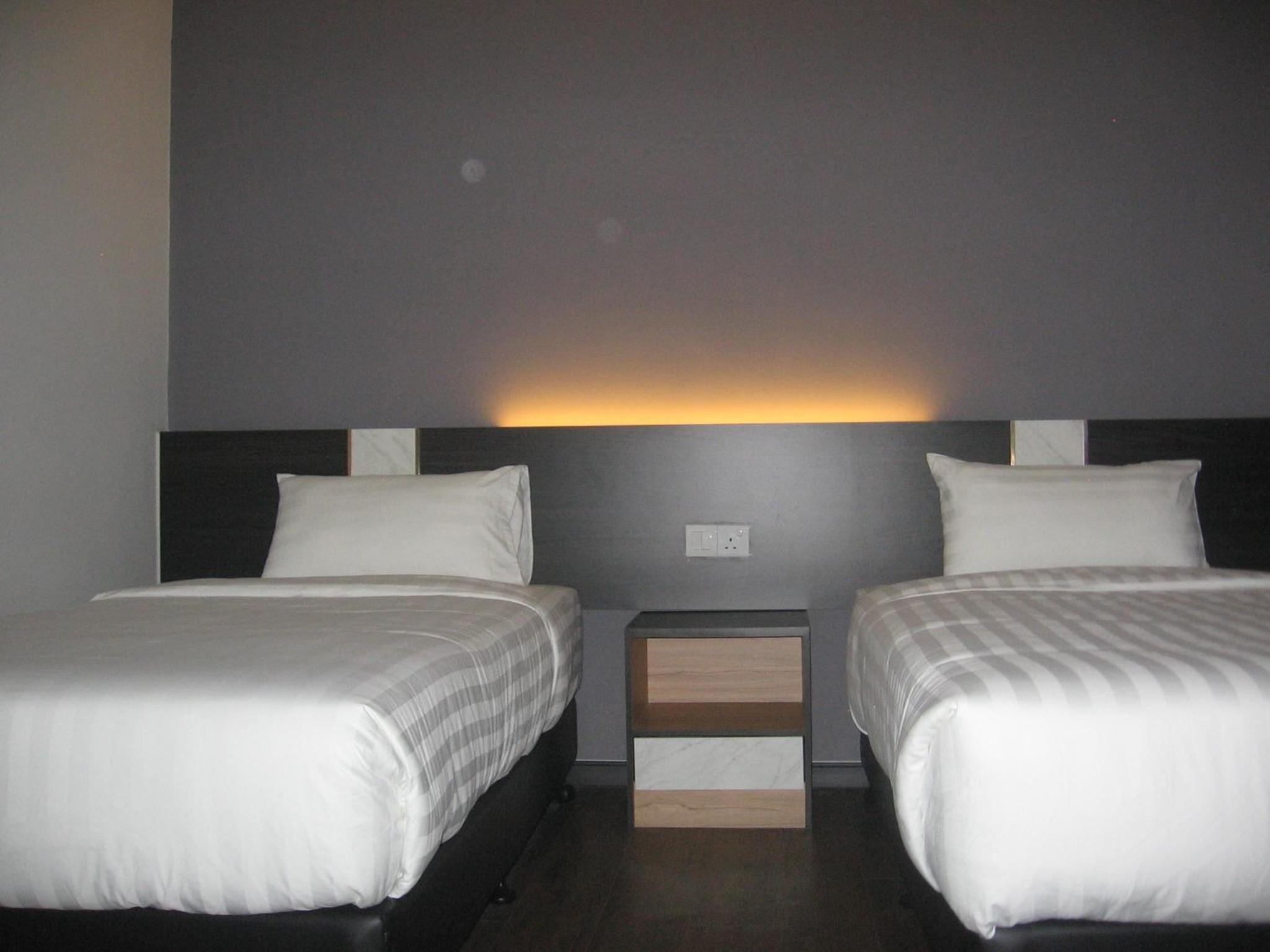 Standard Twin Room - Photo 7