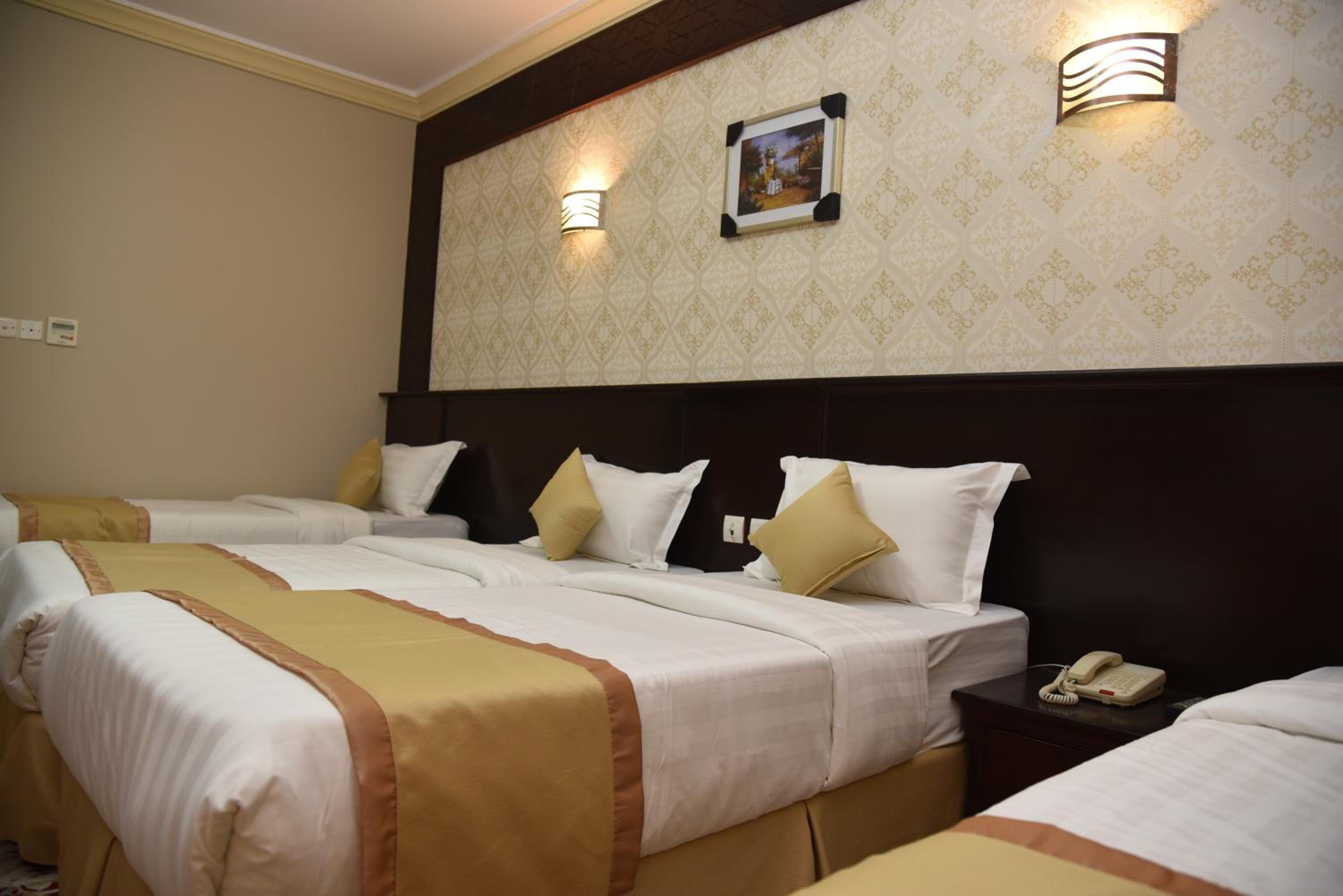 Quadruple Room - Photo 5