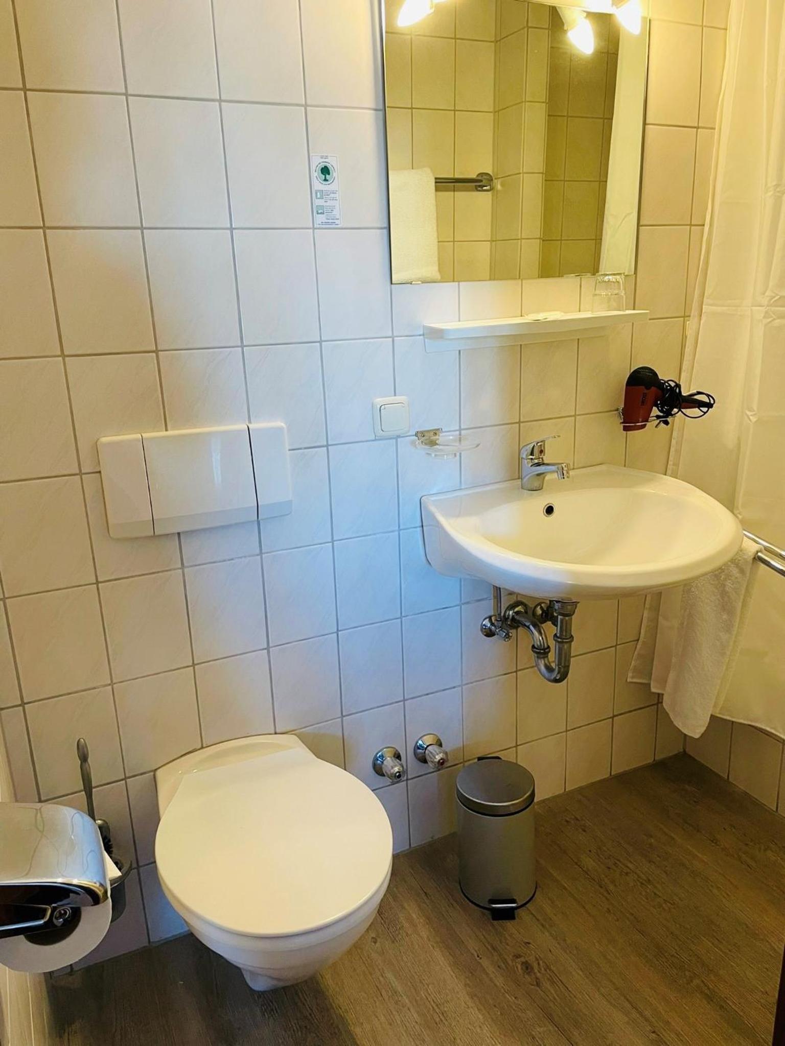 Standard Double Room - Photo 2