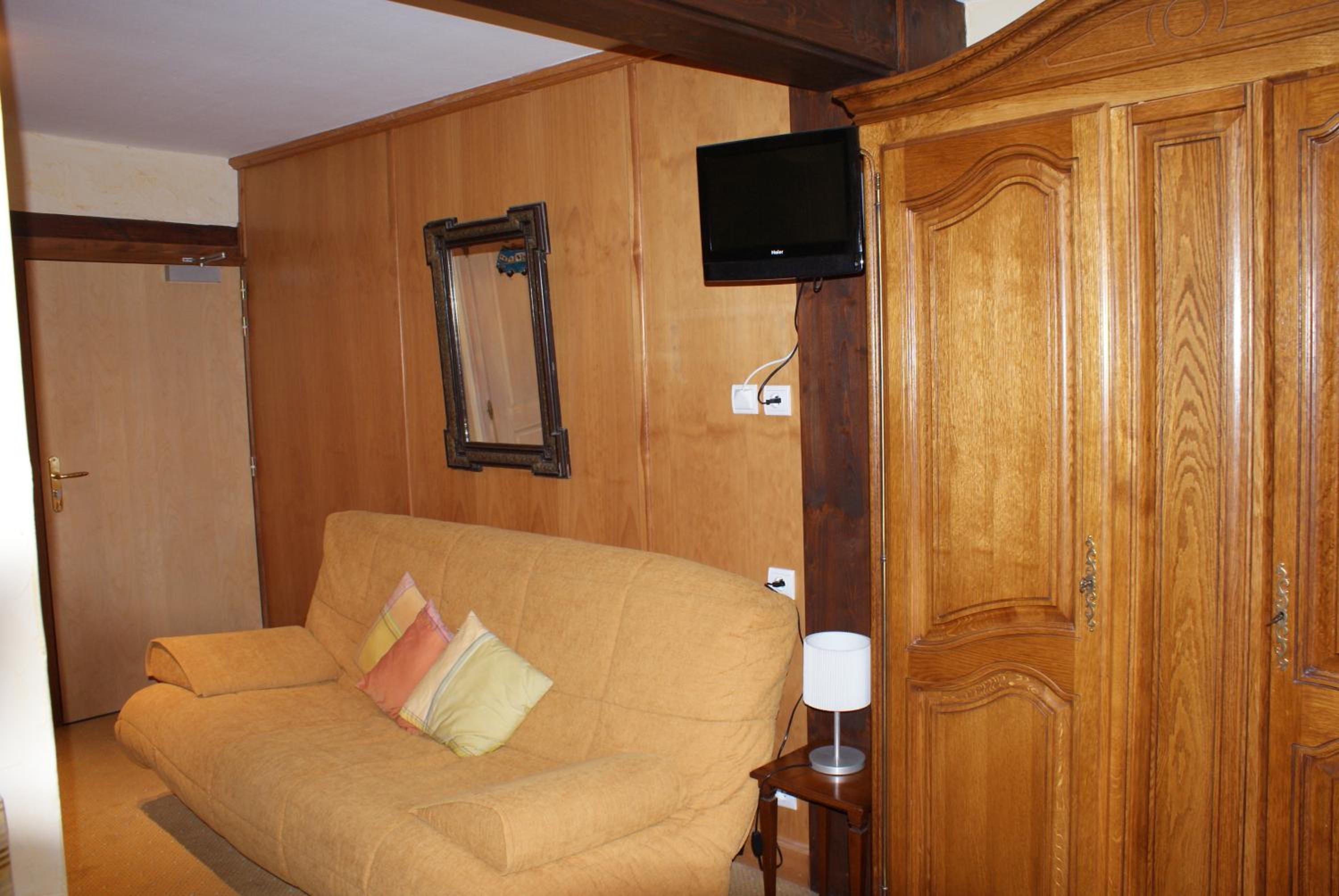 Suite - Photo 28