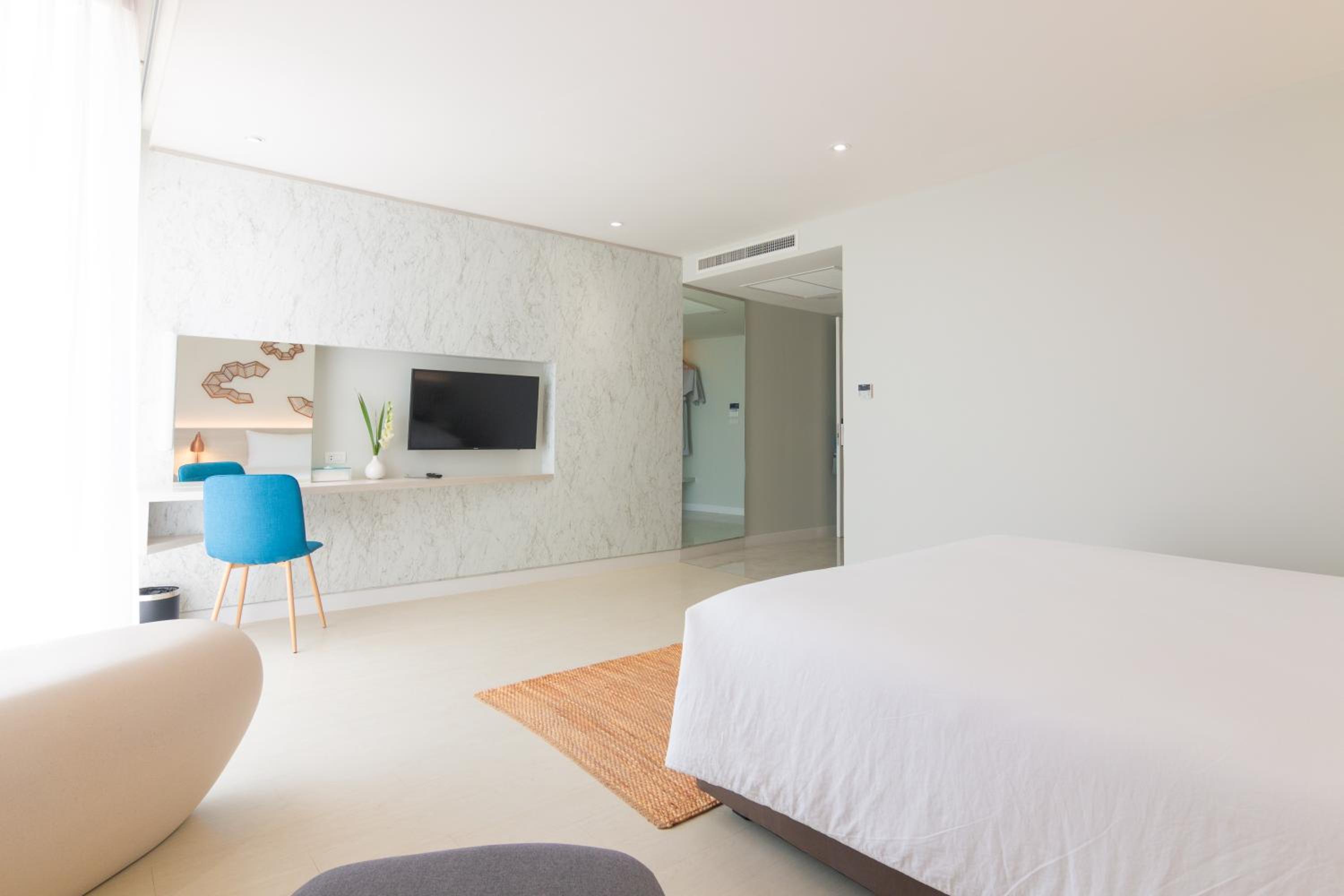Suite with Balcony - Photo 10
